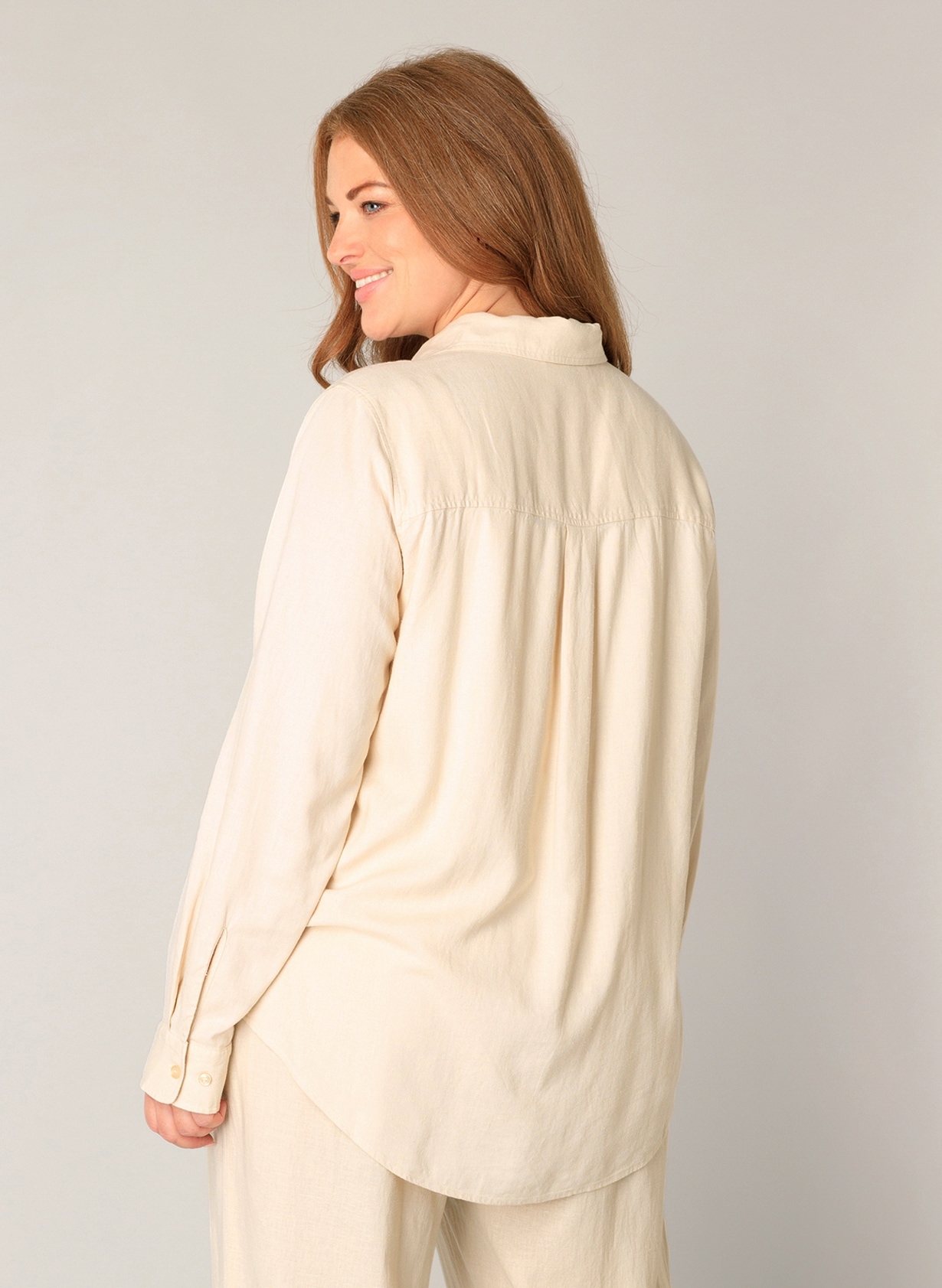 Base Level Curvy Langarmbluse »Yaella« mit Knopfleiste und aus Leinen