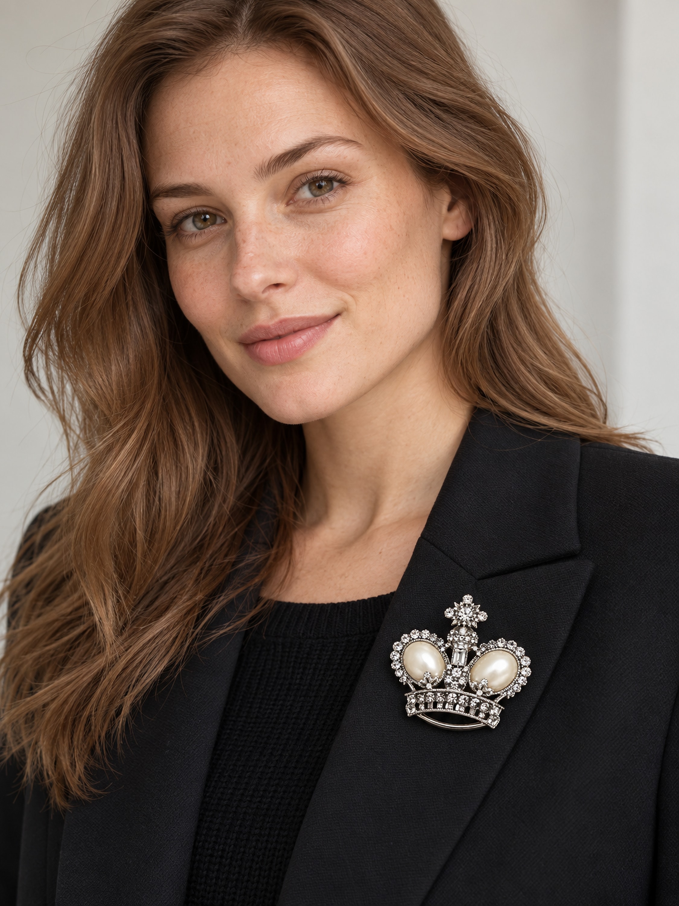 COLLEZIONE ALESSANDRO Brosche »Royal« ()  Krone mit cremefarbenen Perlen und Kristallbesatz