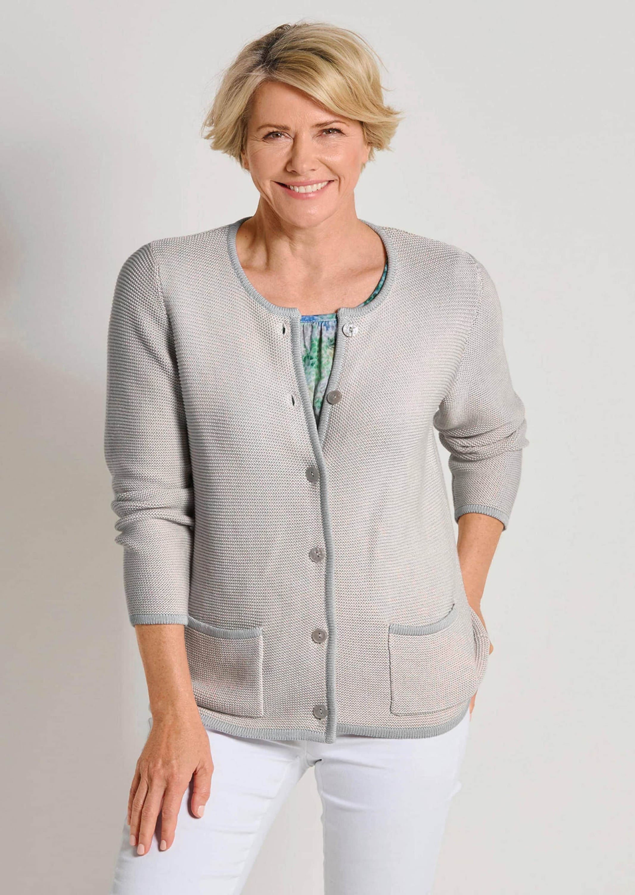 GOLDNER Strickjacke »Elegante Strickjacke mit Taschen« Knöpfe in Perlmutoptik