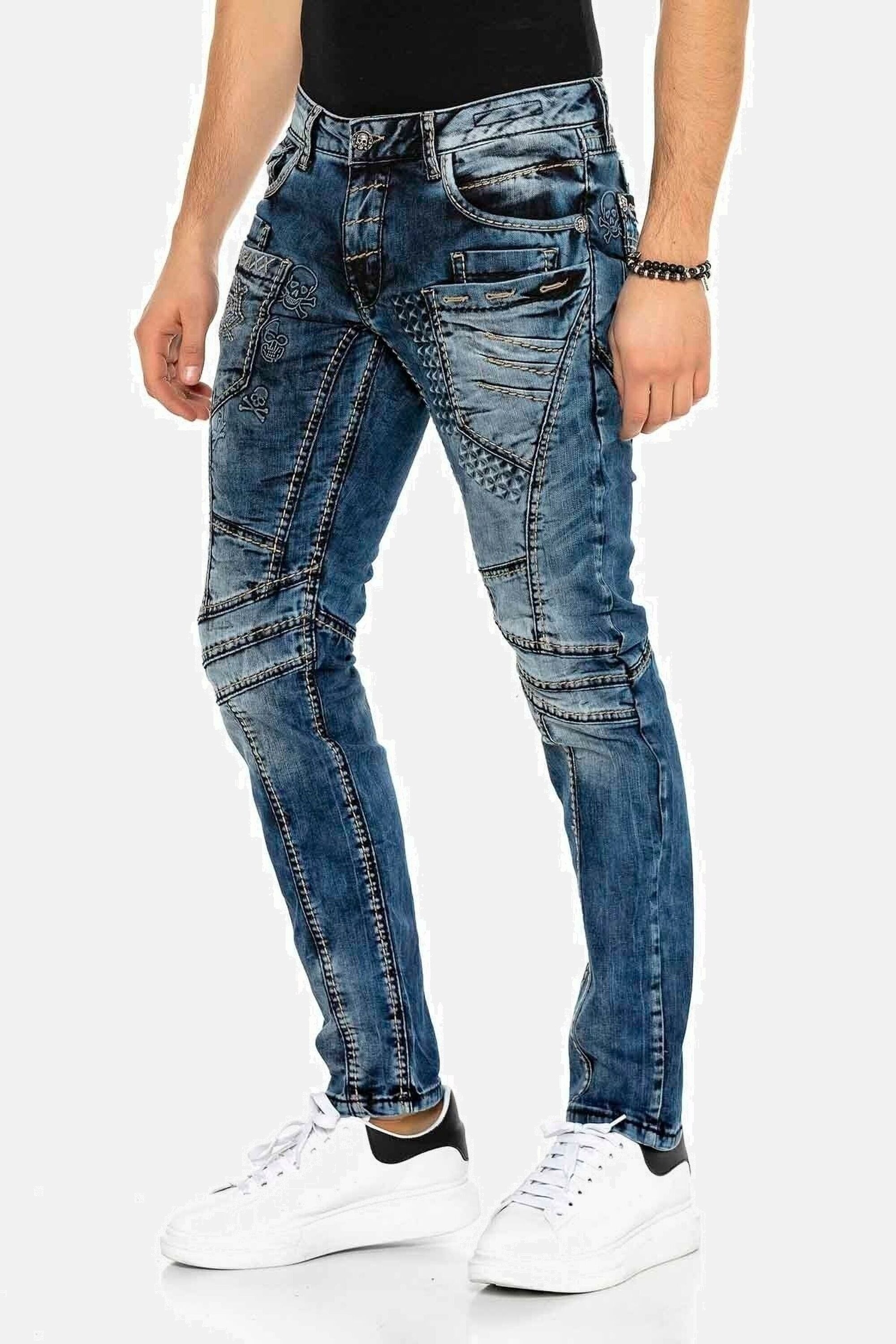 Cipo & Baxx Straight-Jeans »Jeans«, mit rockigen Ziernähten, CD-418
