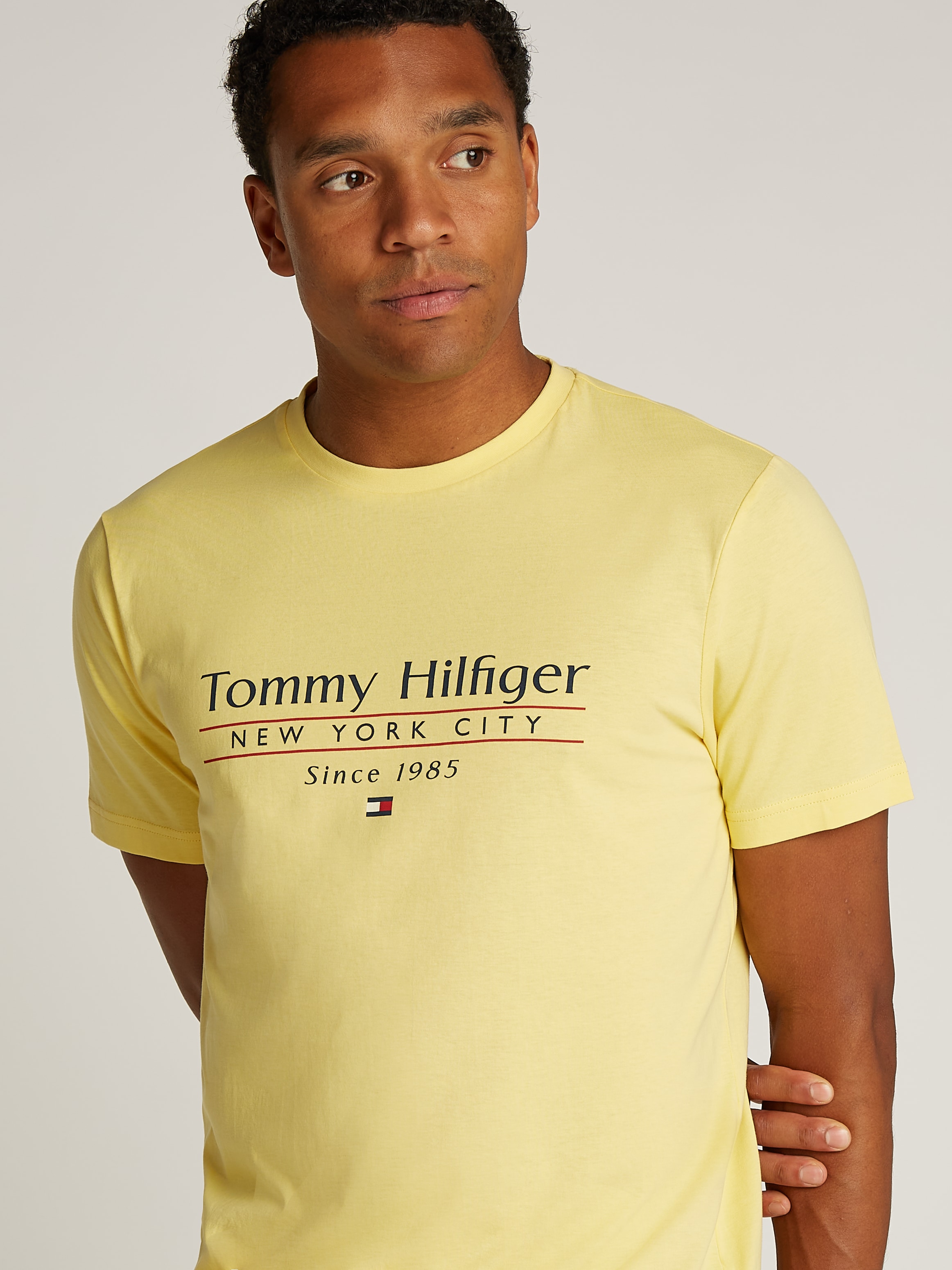 Tommy Hilfiger T-Shirt »HILFIGER CENTER STACK TEE«, mit großem Schriftprint