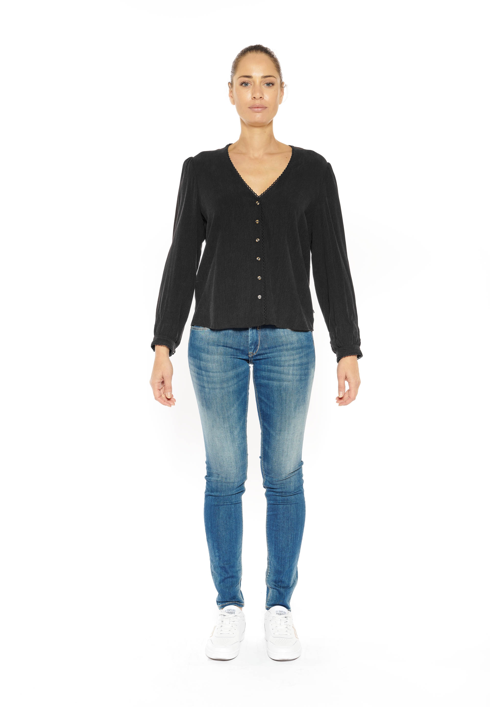 Le Temps Des Cerises Strickjacke »GANDA«, mit dezentem Spitzenbesatz