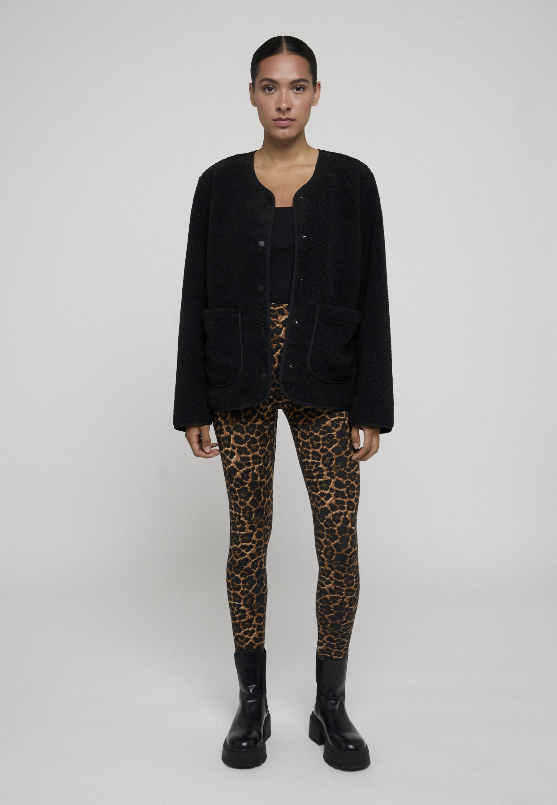 URBAN CLASSICS Outdoorjacke »Urban Classics Ladies Buttoned Teddy Jacket« 1 Stk. tlg. ohne Kapuze