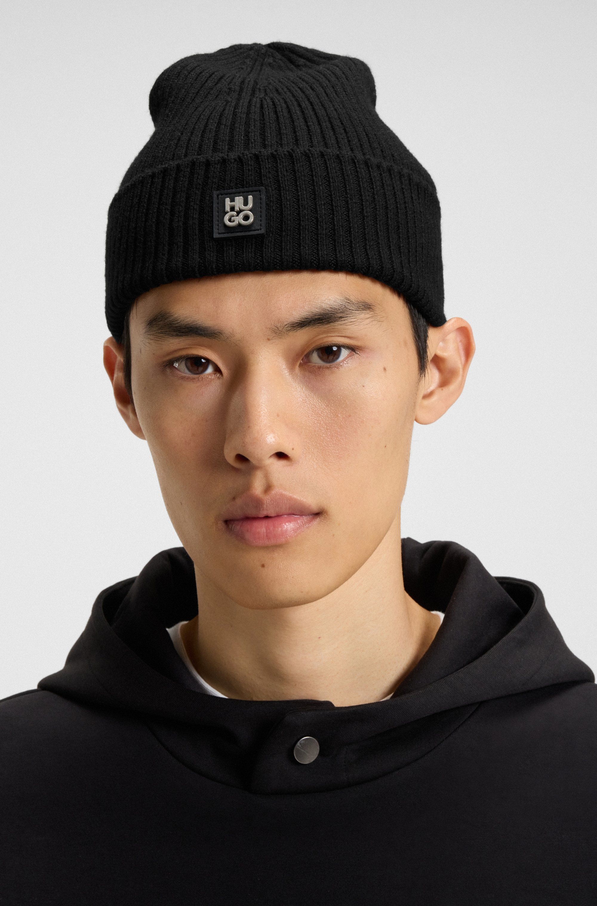 HUGO Strickmütze »Xola Metal« aus reiner Wolle, mit Stack-Label, unisex