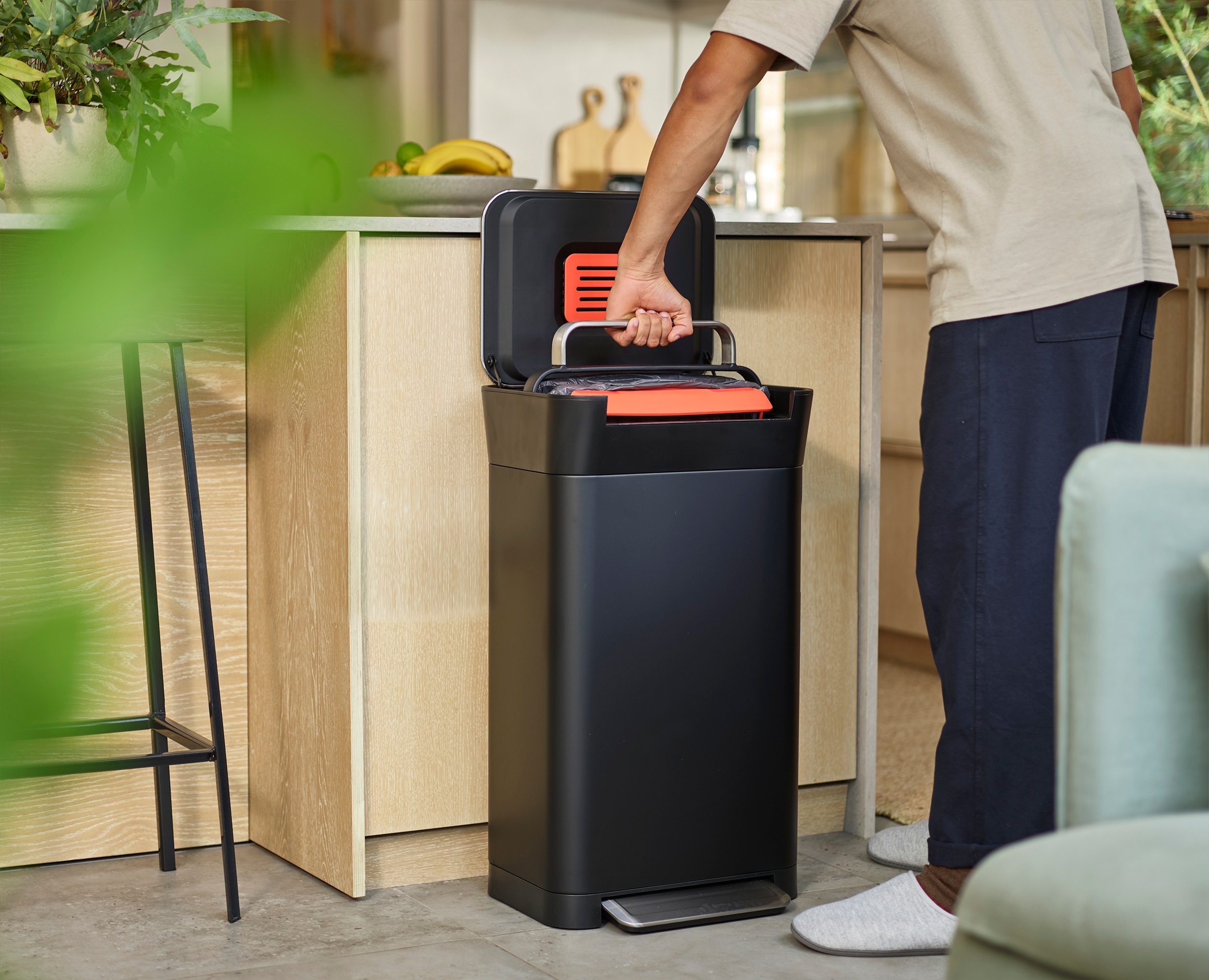 Joseph Joseph Mülleimer »Titan 30l-Müllpresse« patentiertes, hygienisches System zur Komprimierung von Abfall