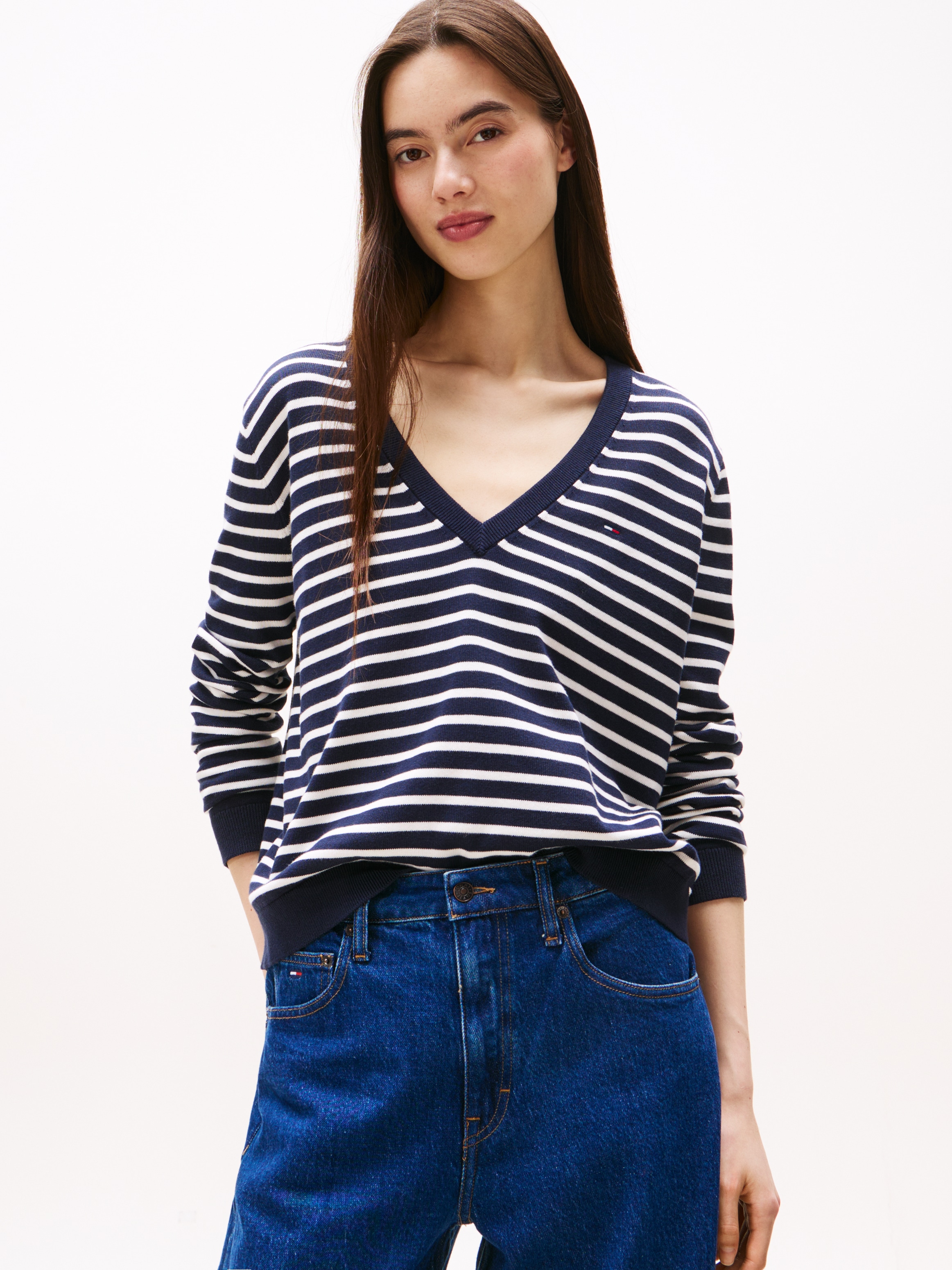 Tommy Jeans V-Ausschnitt-Pullover "TJW ESSENTIAL VNECK SWEATER EXT", mit Lo günstig online kaufen
