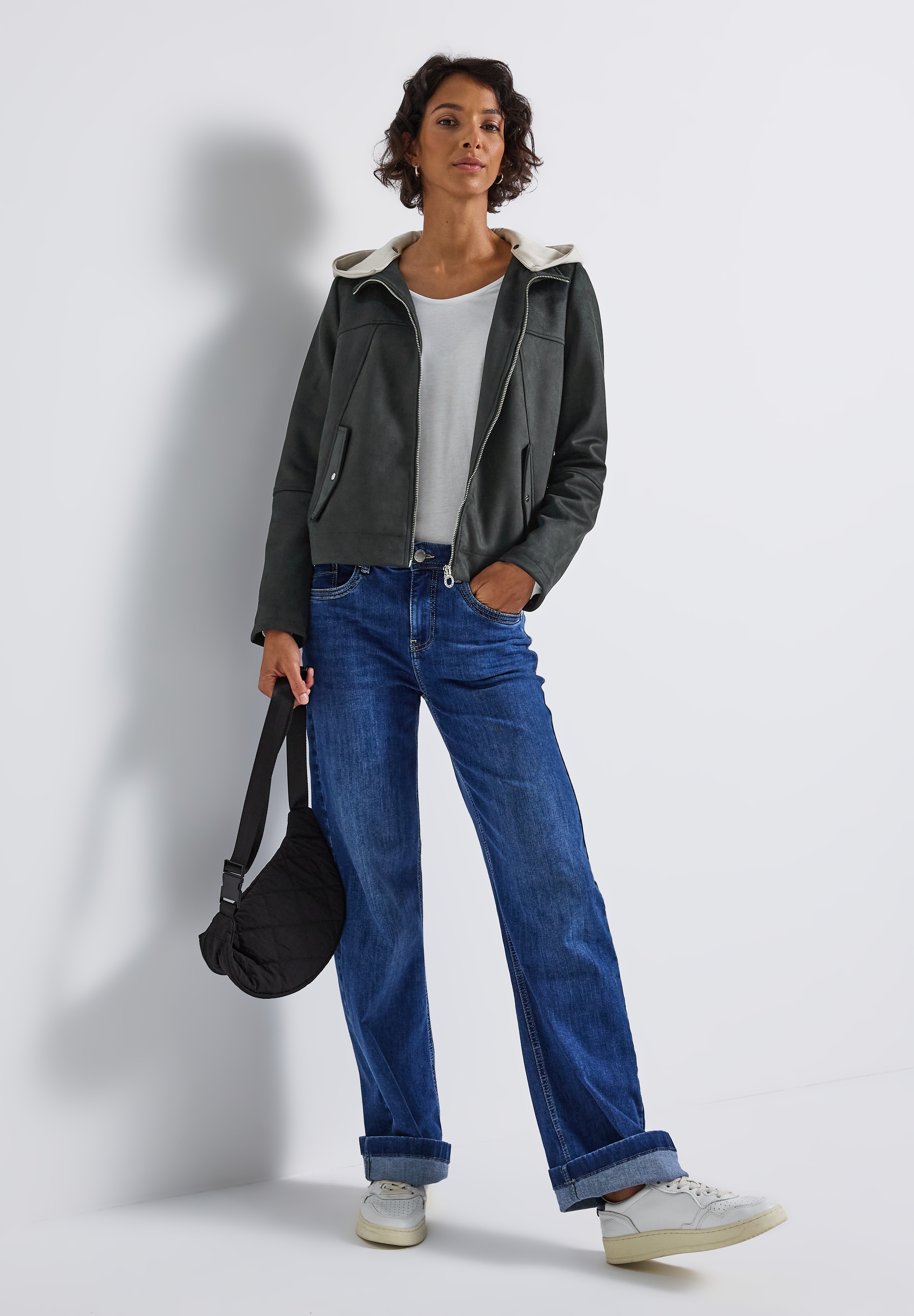 STREET ONE Blouson, mit Kapuze, Kurze Jacke mit Stehkragen und abnehmbarer Kapuze