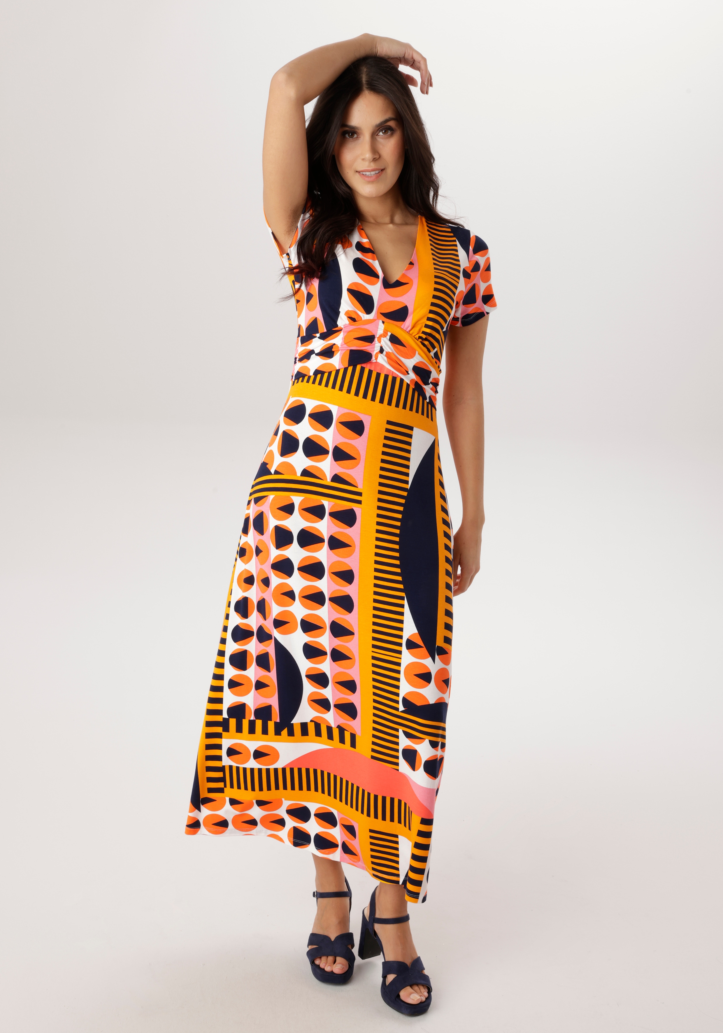 Aniston SELECTED Maxikleid in kräftigen Farbtönen und geometrischer Musterung