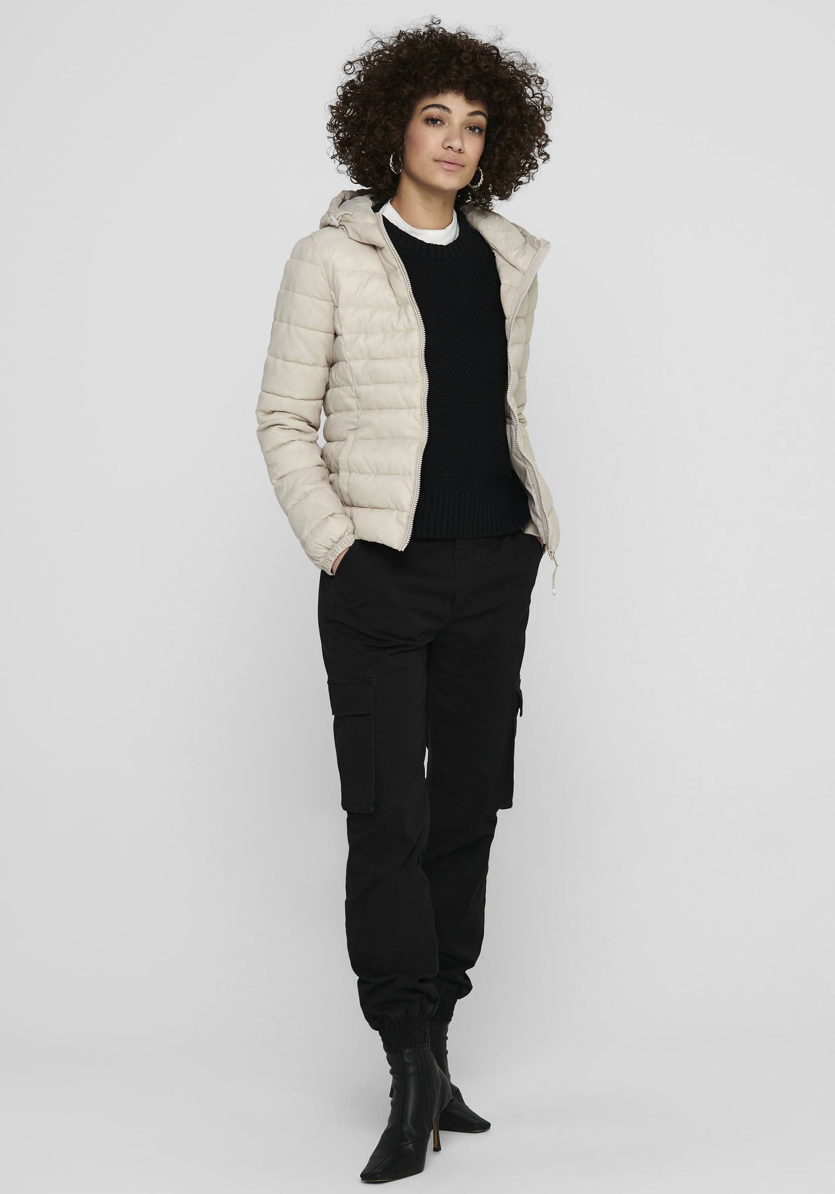 Thumbnail - ONLY Steppjacke "ONLTAHOE HOOD JACKET OTW NOOS" mit Kapuze Kunstfaser, perfekt für den Übergang