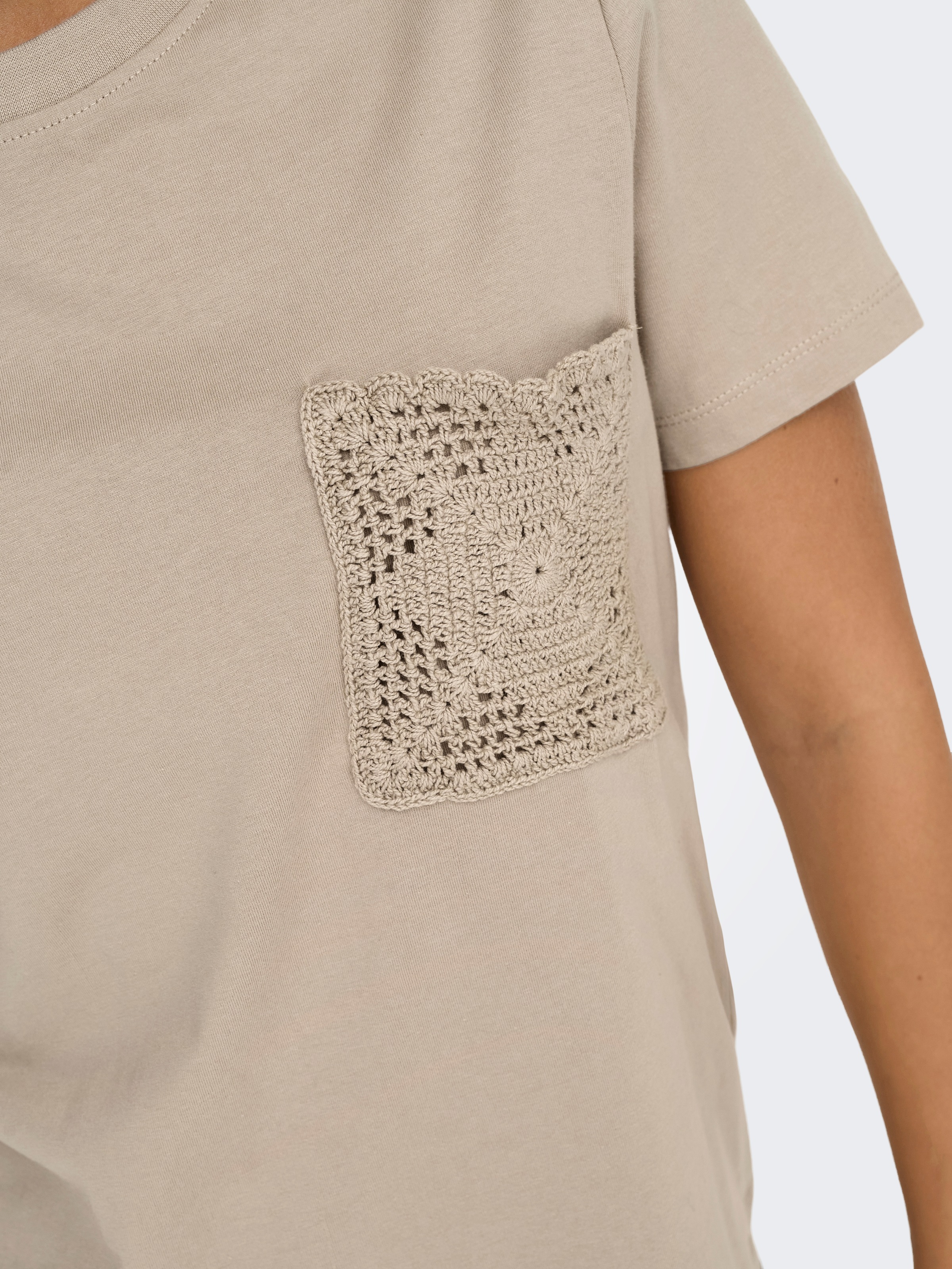 JDY Kurzarmshirt »JDYSELMA S/S CROCHET POCKET TOP JRS NOOS«