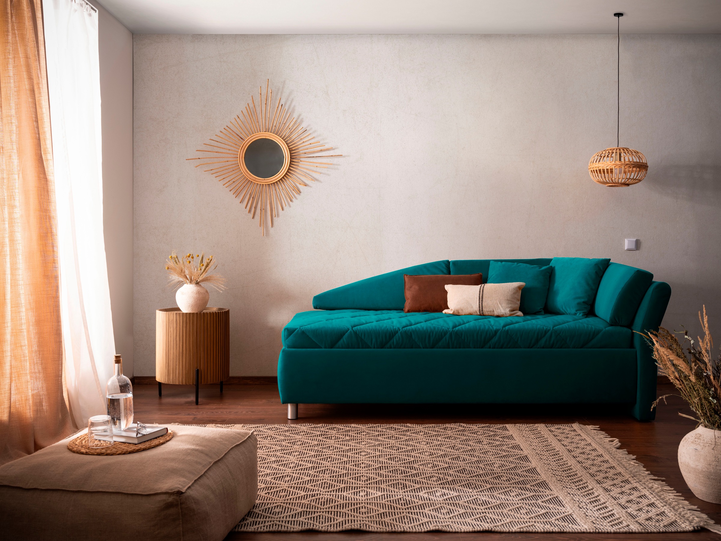 alina Schlafsofa, Bettkasten, Zierkissen-Set aus: 2 Stk. 40x40cm, 1 Stk. 30x30cm