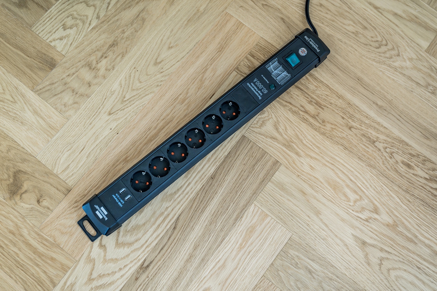 Brennenstuhl Steckdosenleiste »Premium-Line«, 6-fach, (Kabellänge 3 m), mit Überspannungsschutz bis zu 60.000A, Schalter und 2-fach USB 3,1 A