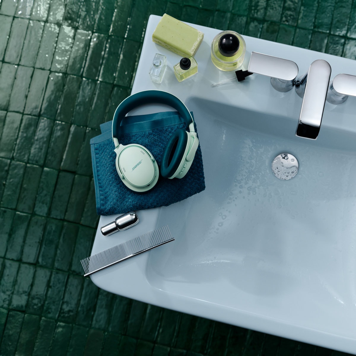 Bose Over-Ear-Kopfhörer »QuietComfort (2. Gen.)« Bluetooth Noise-Cancelling | integrierte Steuerung für Anrufe und Musik