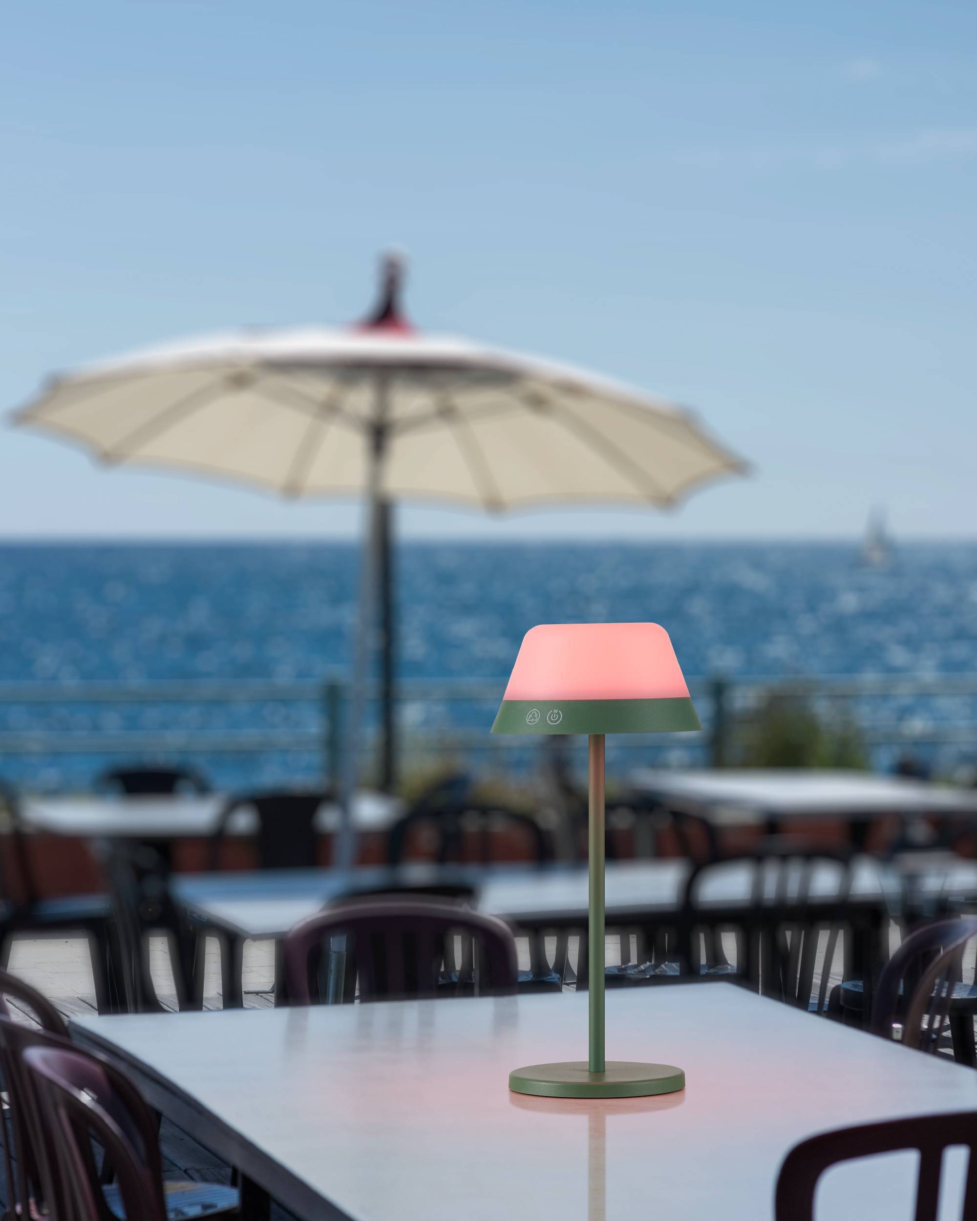 EGLO Tischleuchte »Meggiano Tischlampe, kabellos, aufhängbarer Lampenschirm, IP54, Lampe« LED-Modul 1 Stk. RGB | Warmweiß Tischleuchte - H32 x Ø15 cm - grün - 1X1,5W;1X0,8W inkl.