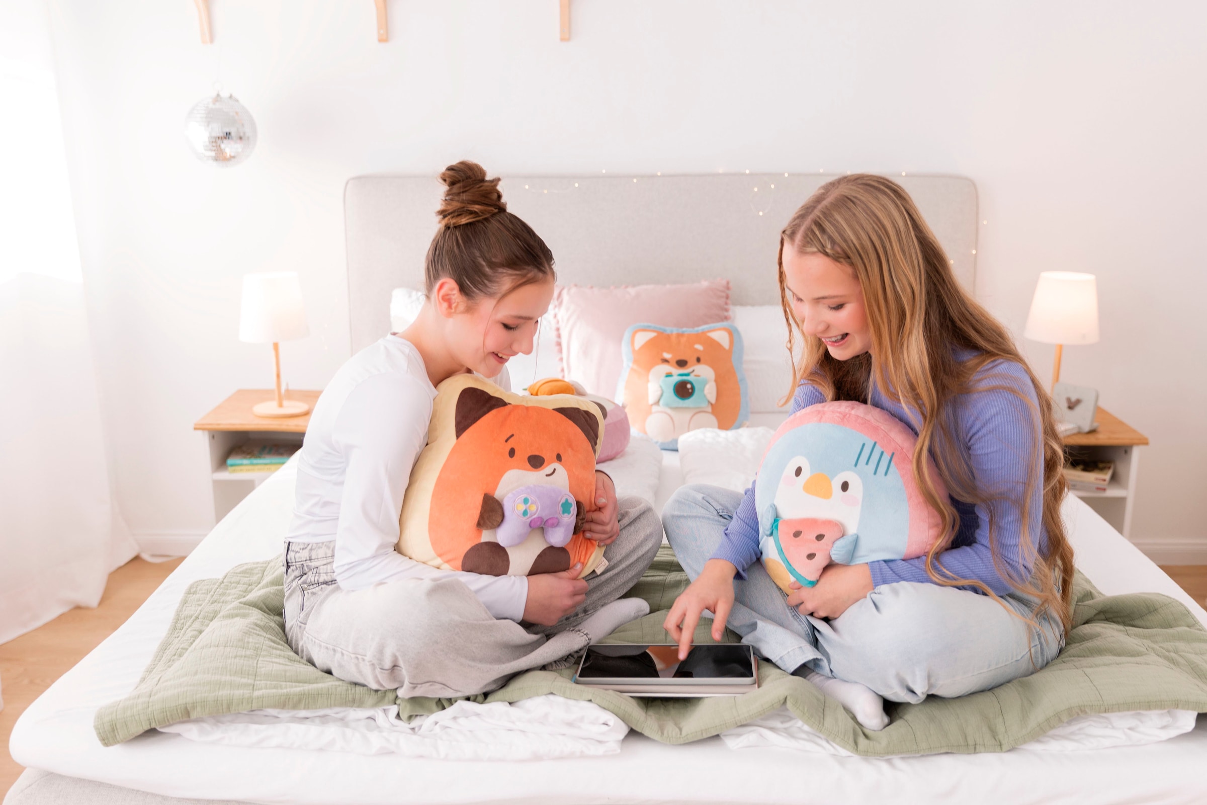 Nici Kuscheltier »mymochi, Fuchs Geeks mit Spielkonsole 35x33x12 cm«, enthält recyceltes Material (Global Recycled Standard)