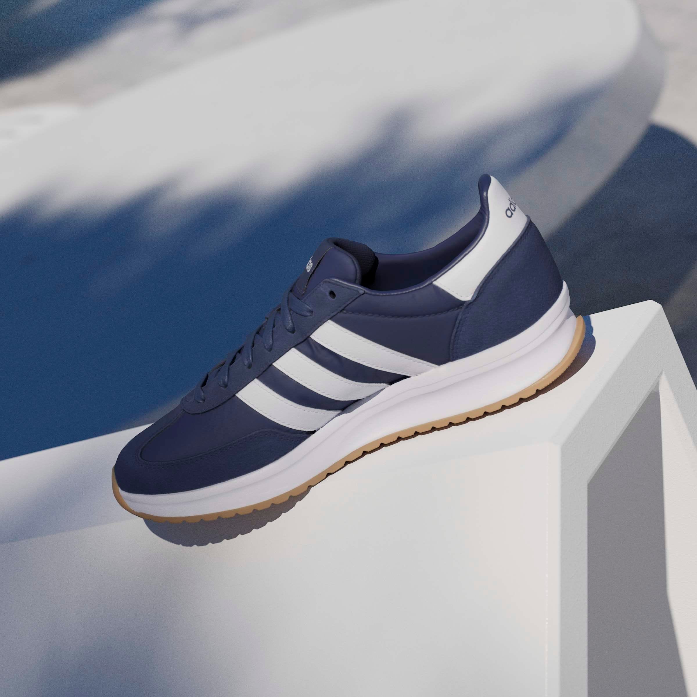 adidas Sportswear Sneaker »RUN 70S 2.0«, inspiriert vom Design des adidas SL72