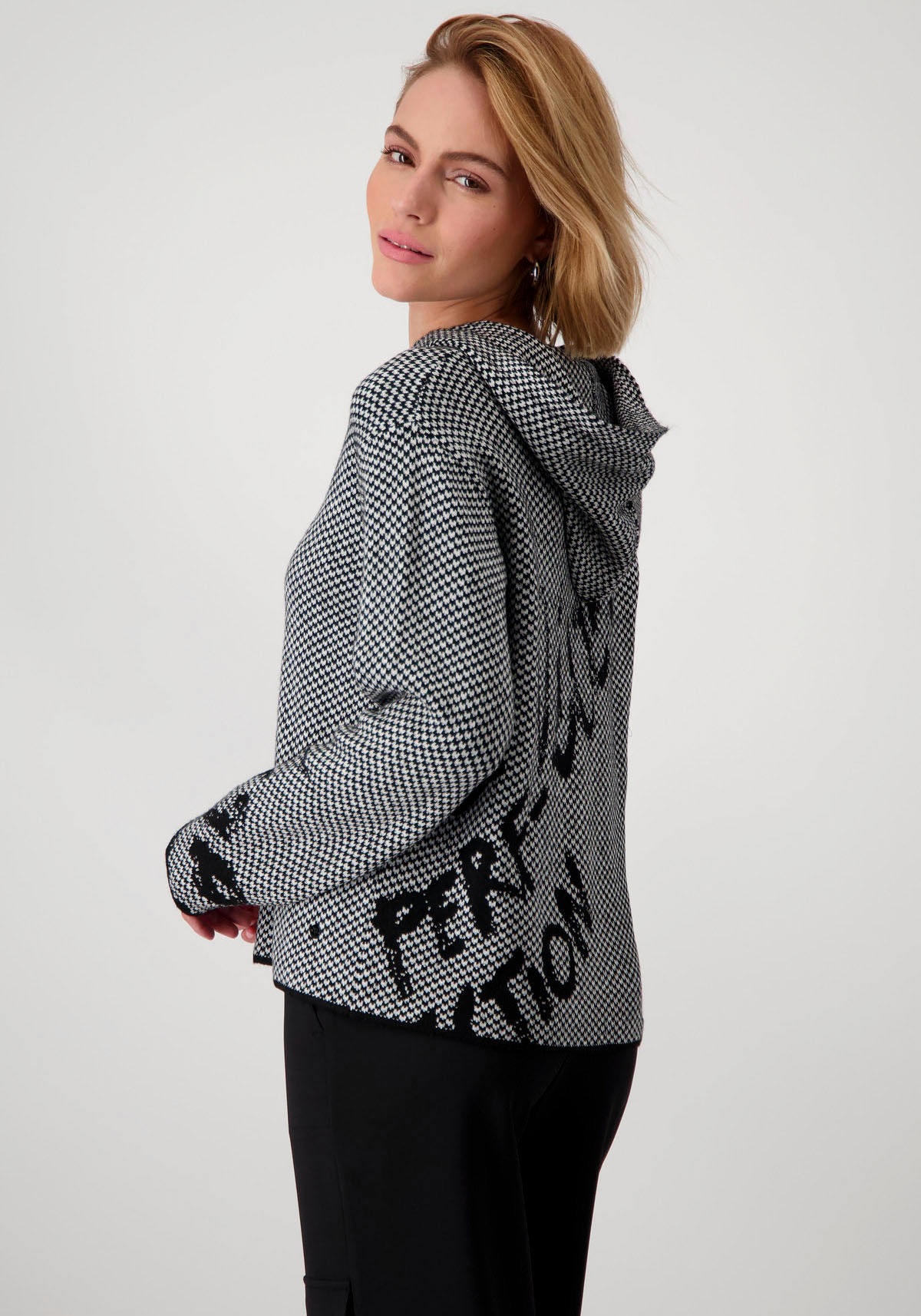 Monari Kapuzenpullover, mit Glitzerschriftzug günstig online kaufen