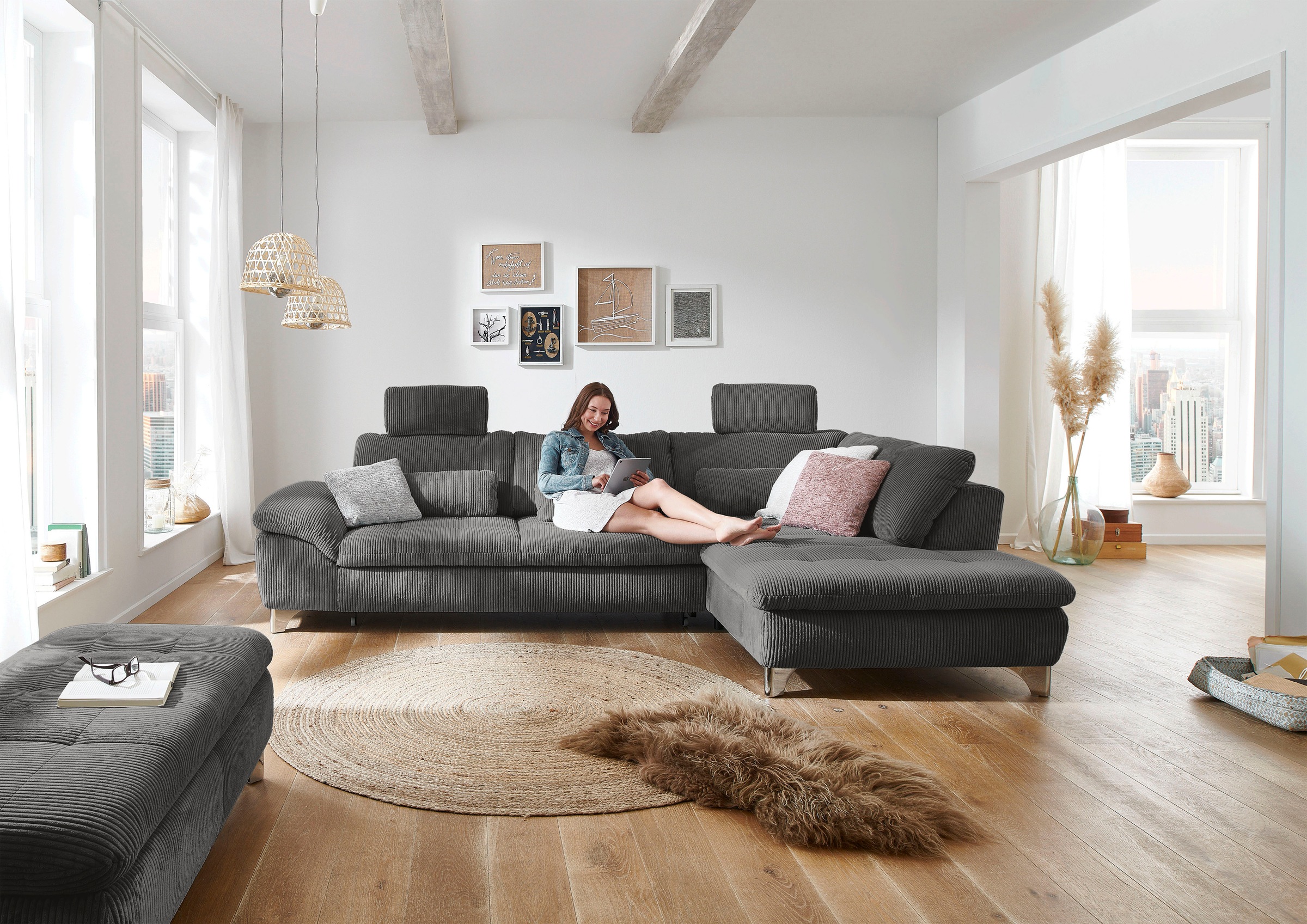 Die PlanBar Ecksofa »MP-IN14007 L-Form«, wahlweise mit Bettfunktion und verstellbaren Kopfstützen, in Cord