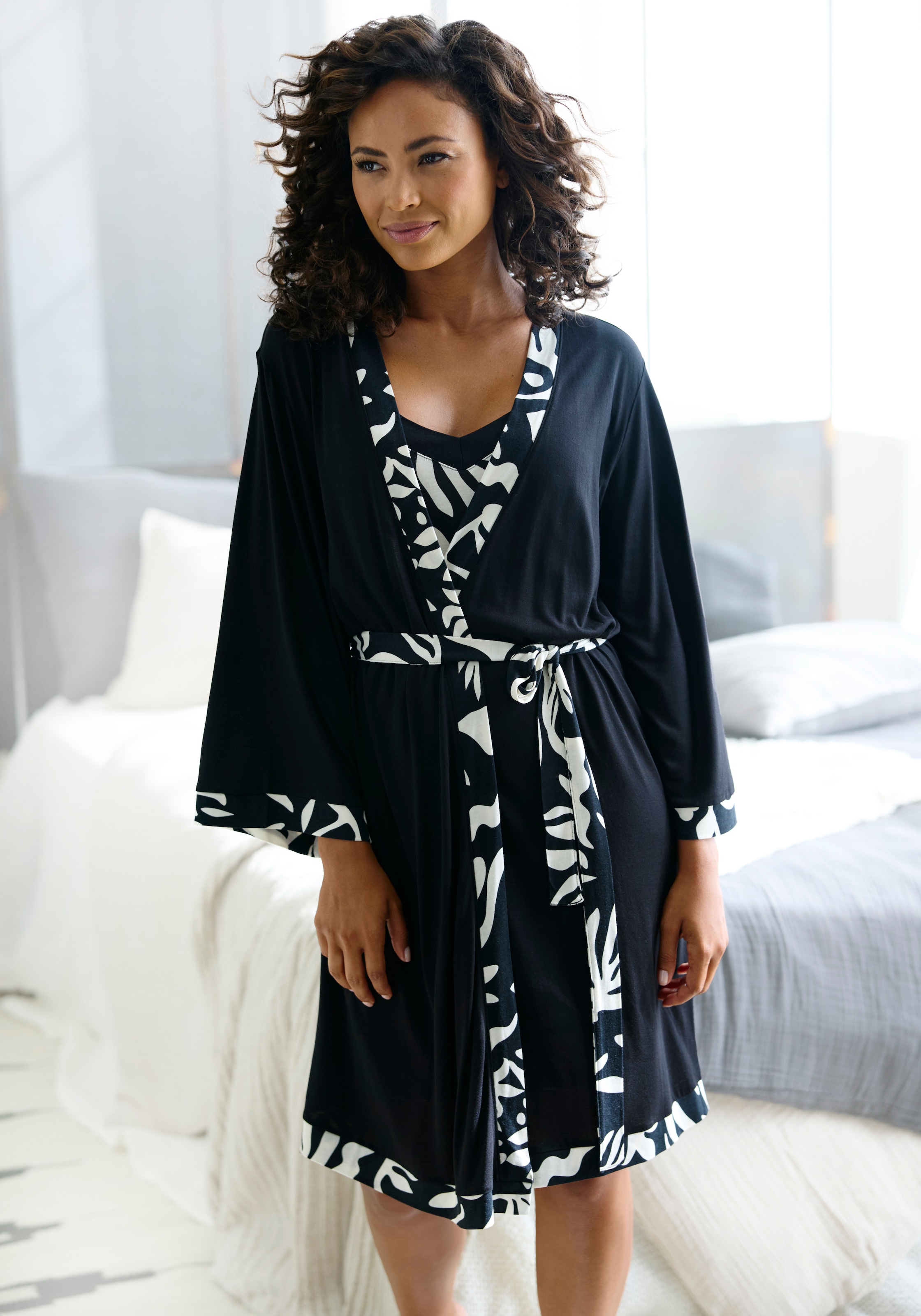 French Connection Kimono im zeitlosen Schwarz-Weiß-Look