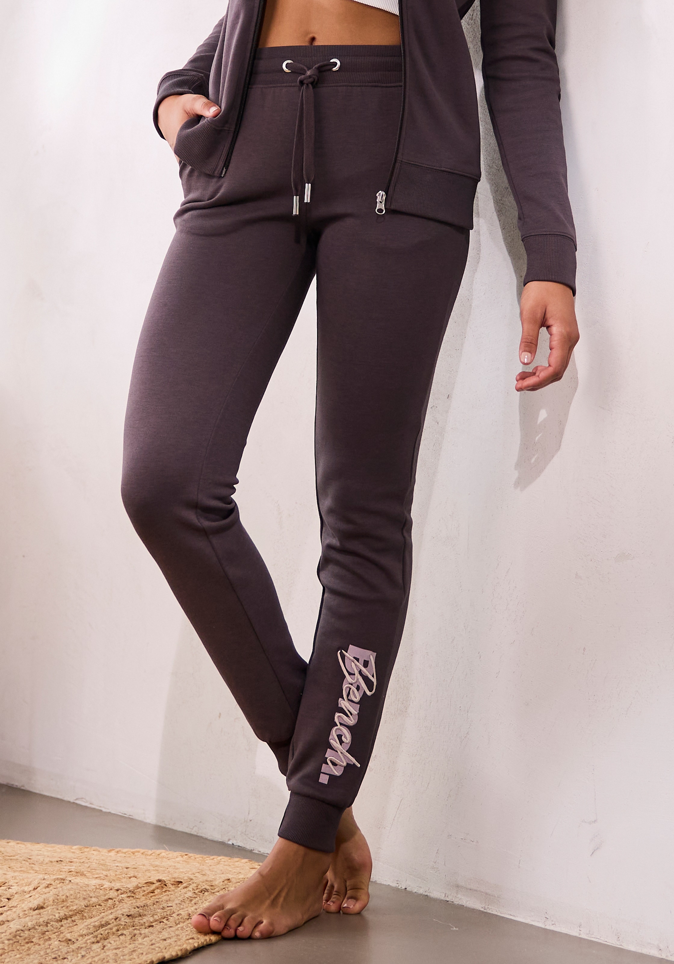 Bench. Loungewear Sweathose »- Loungehose - Relaxhose«  mit Logodruck und Stickerei, Home- und Loungewear