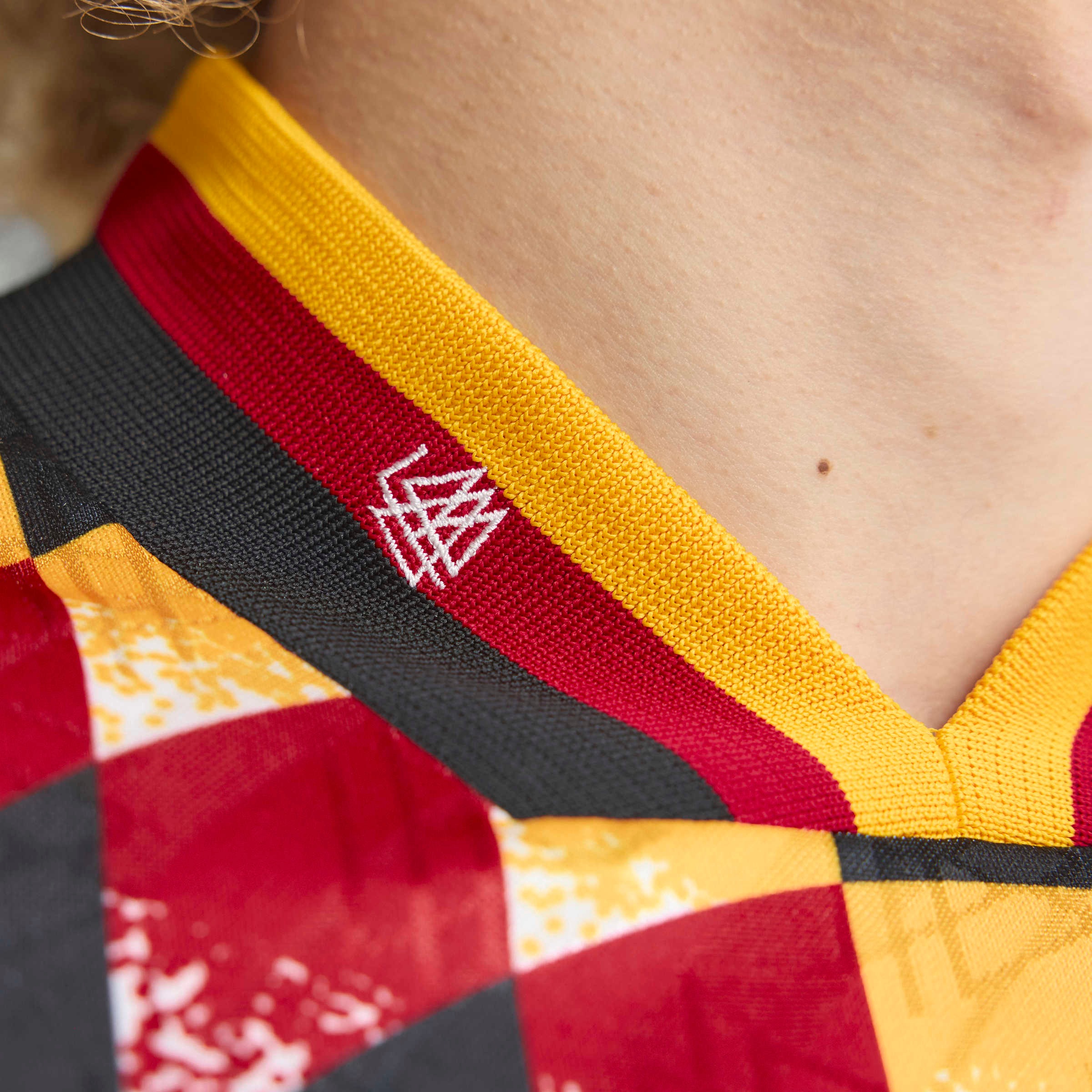 adidas Performance Fußballtrikot »DFB H JSY 94« mit Jacquard-Design, moderner lockerer Schnitt, mit V-Ausschnitt