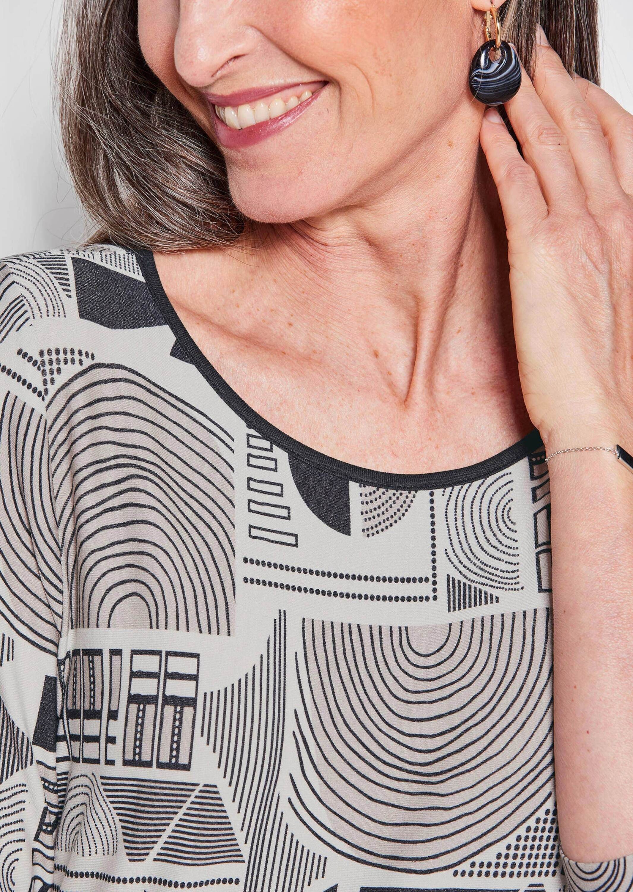 GOLDNER Kurzarmshirt »Kurzgröße Elegantes Oberteil mit Allover-Muster«