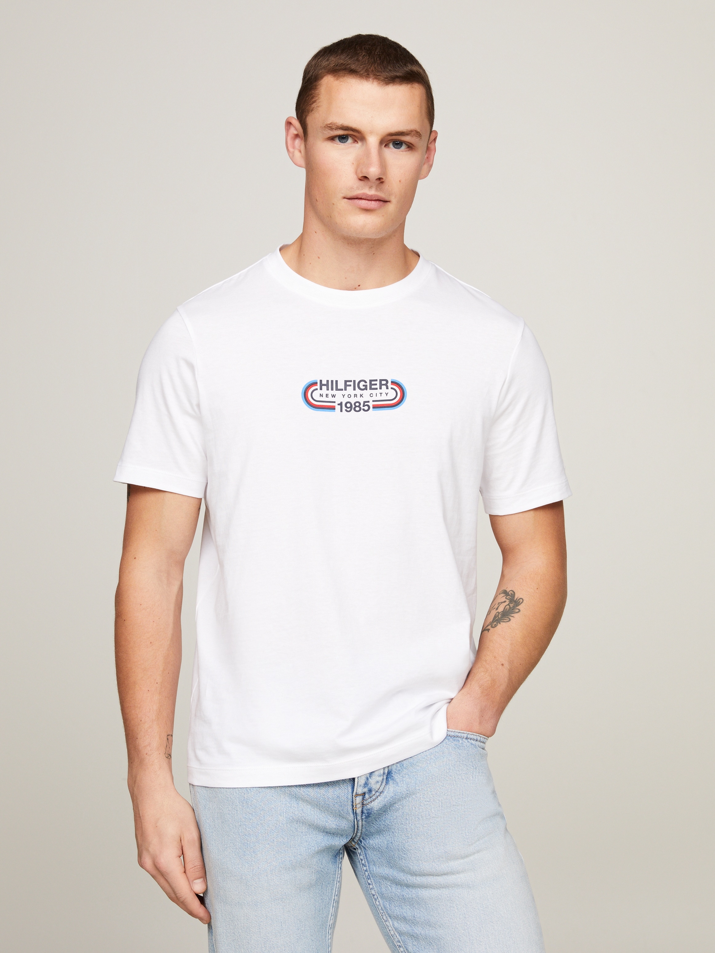 Tommy Hilfiger T-Shirt »HILFIGER TRACK GRAPHIC TEE«, mit grafischem Logo