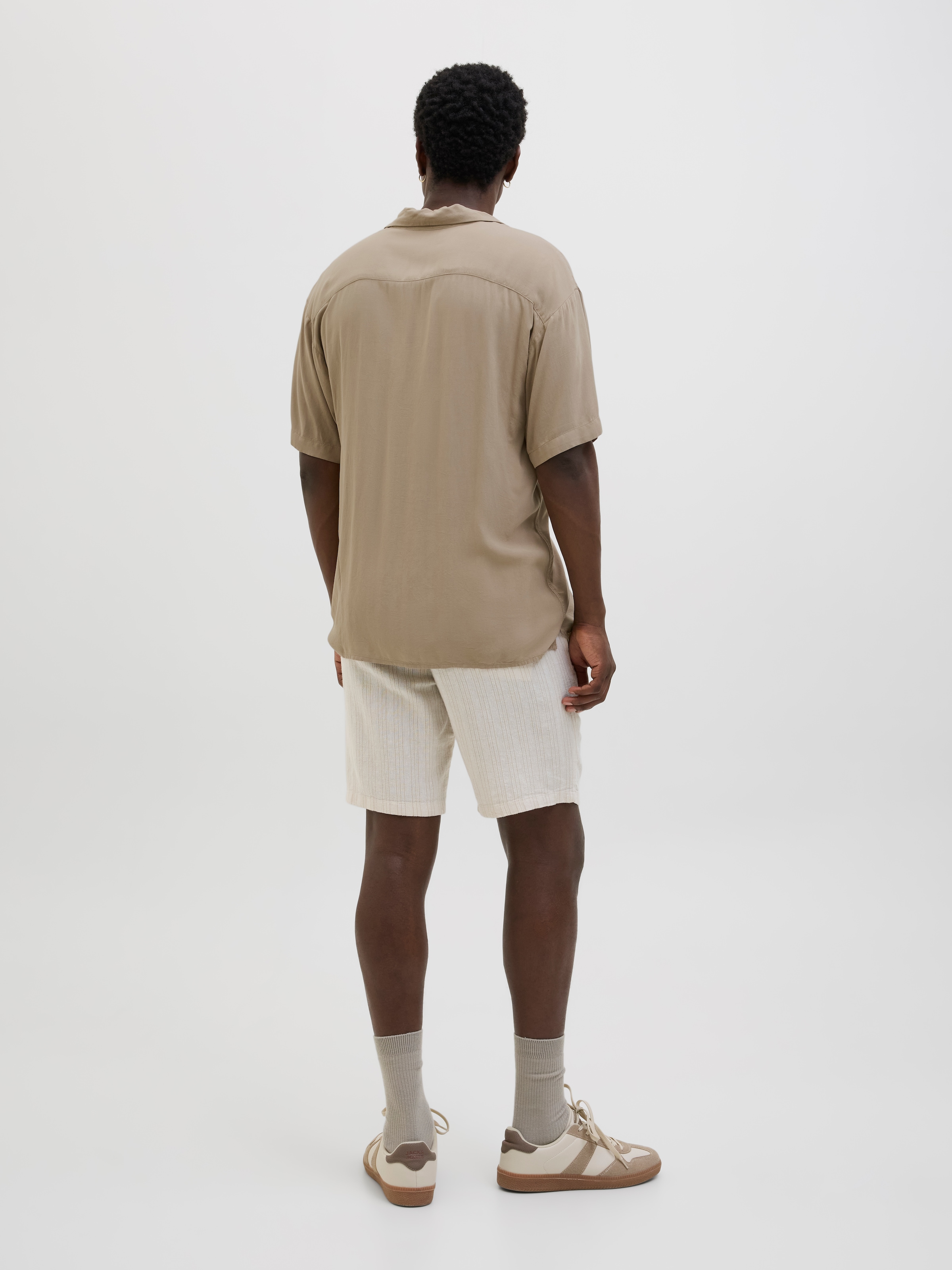 Jack & Jones Kurzarmhemd »JJEJEFF SOLID RESORT SHIRT S/S SN«, mit Resort Kragen