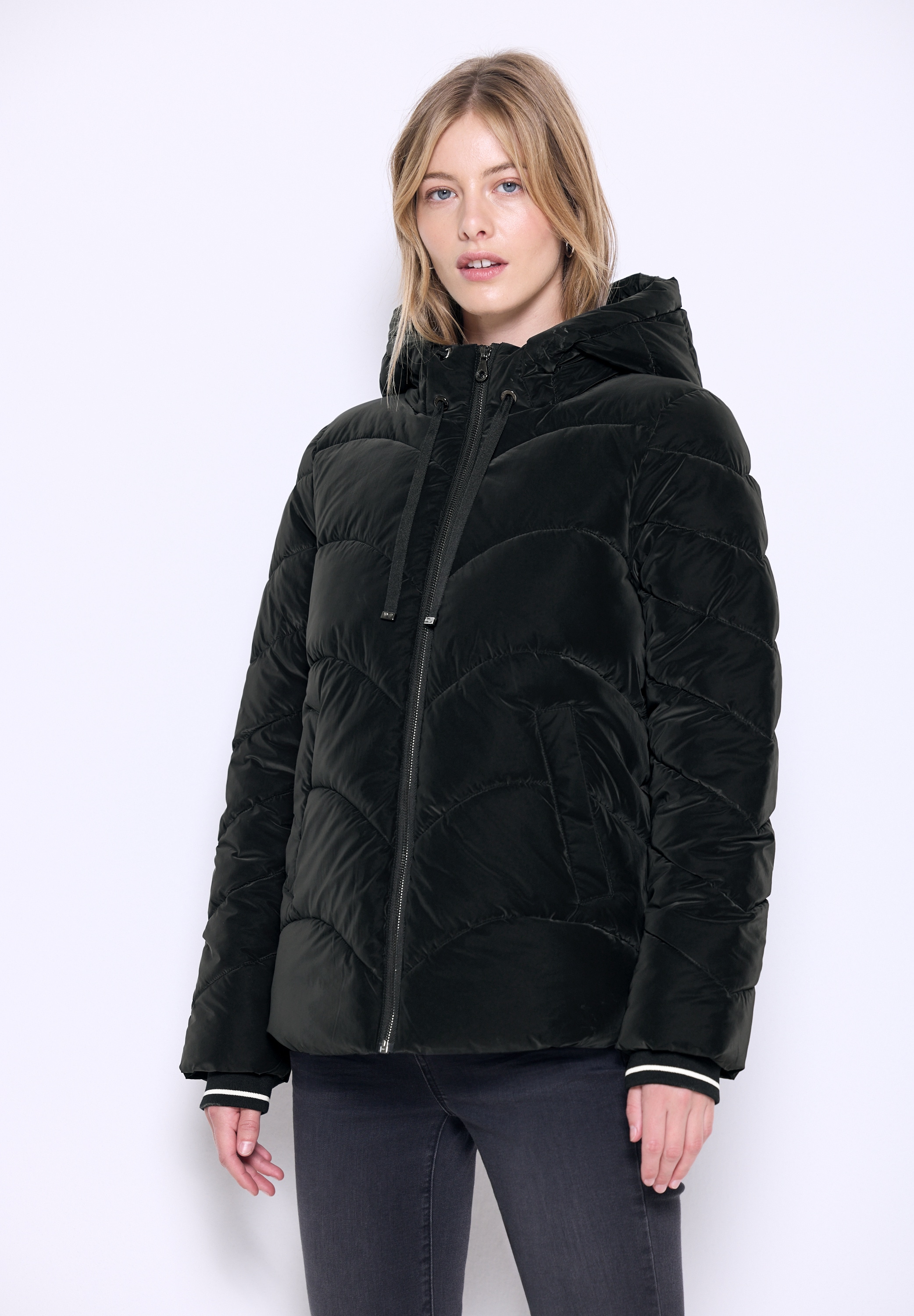 Damen Steppjackeschwarz, Gr. 44, STREET ONE STUDIO, unifarben, Stoff, Obermaterial: 100% Nylon; Futter: 100% Polyester; Füllung: 100% Polyester,