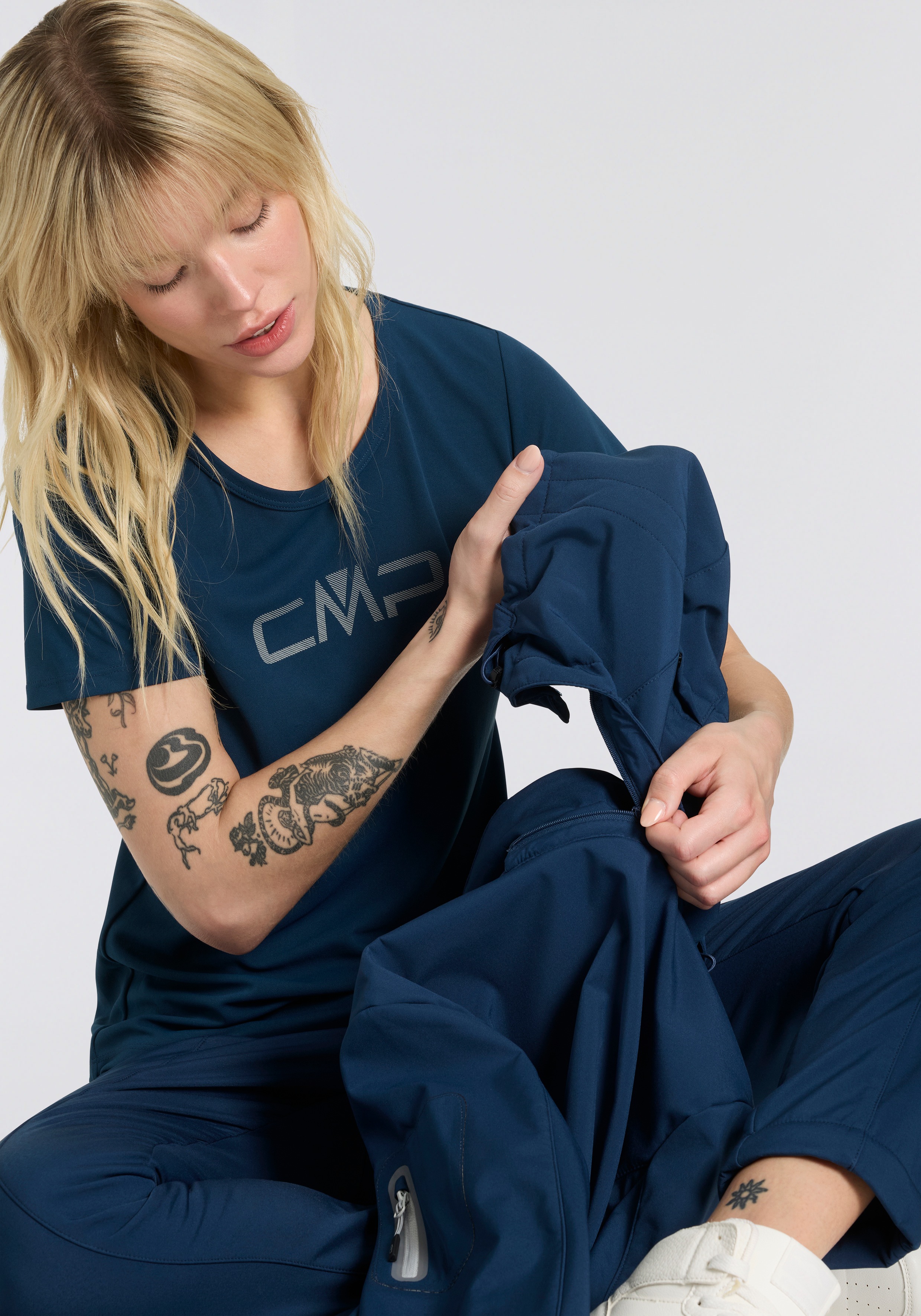 Thumbnail - CMP Softshelljacke "WOMAN JACKET ZIP HOOD" 1 Stk. tlg. mit Kapuze Wärmend & wind- & wasserabweisend, Übergangsjacke