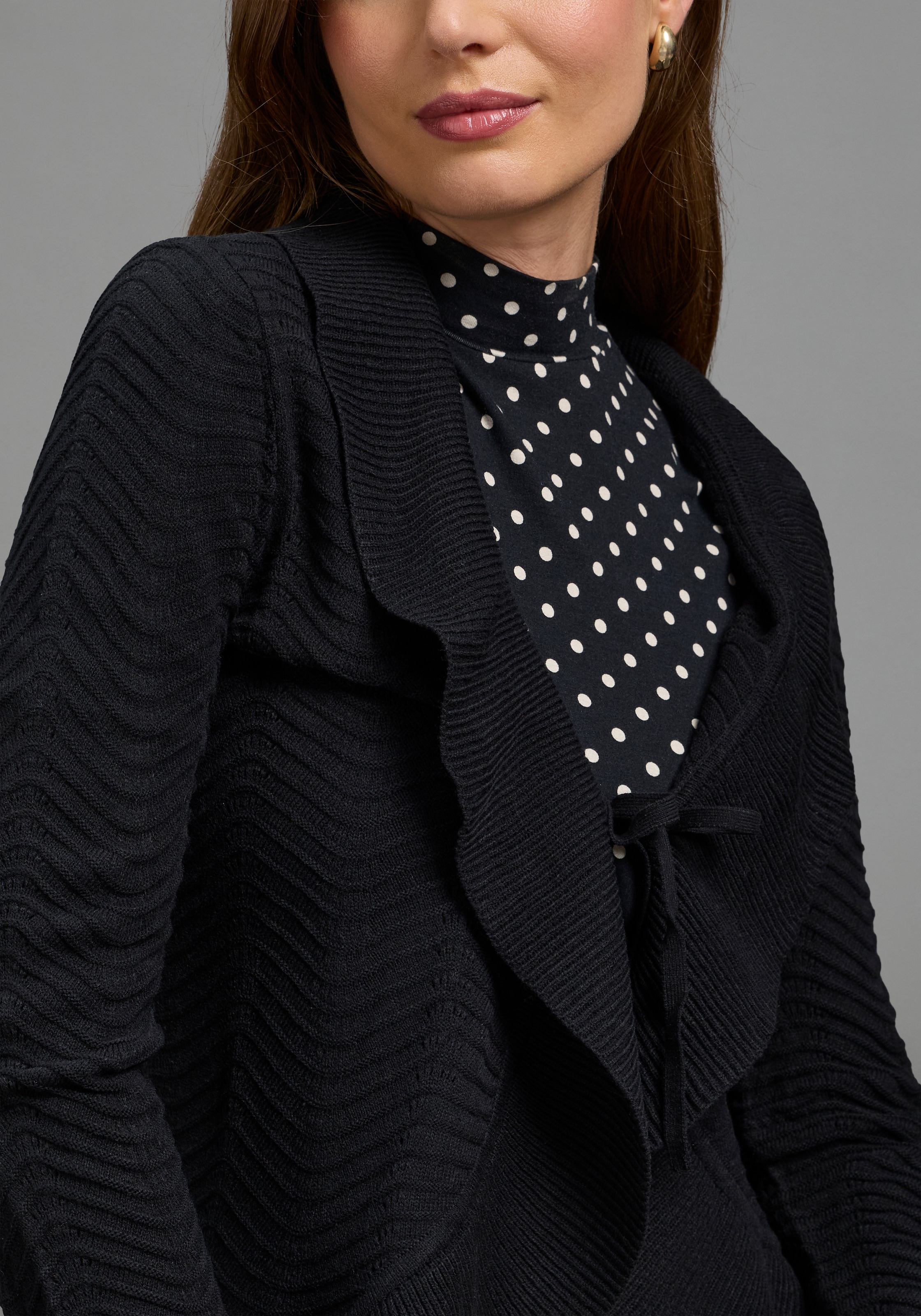Laura Scott Ajourstrickjacke »mit Ajourstrickmuster« aus leichtem Strick mit Volants und Bindeband