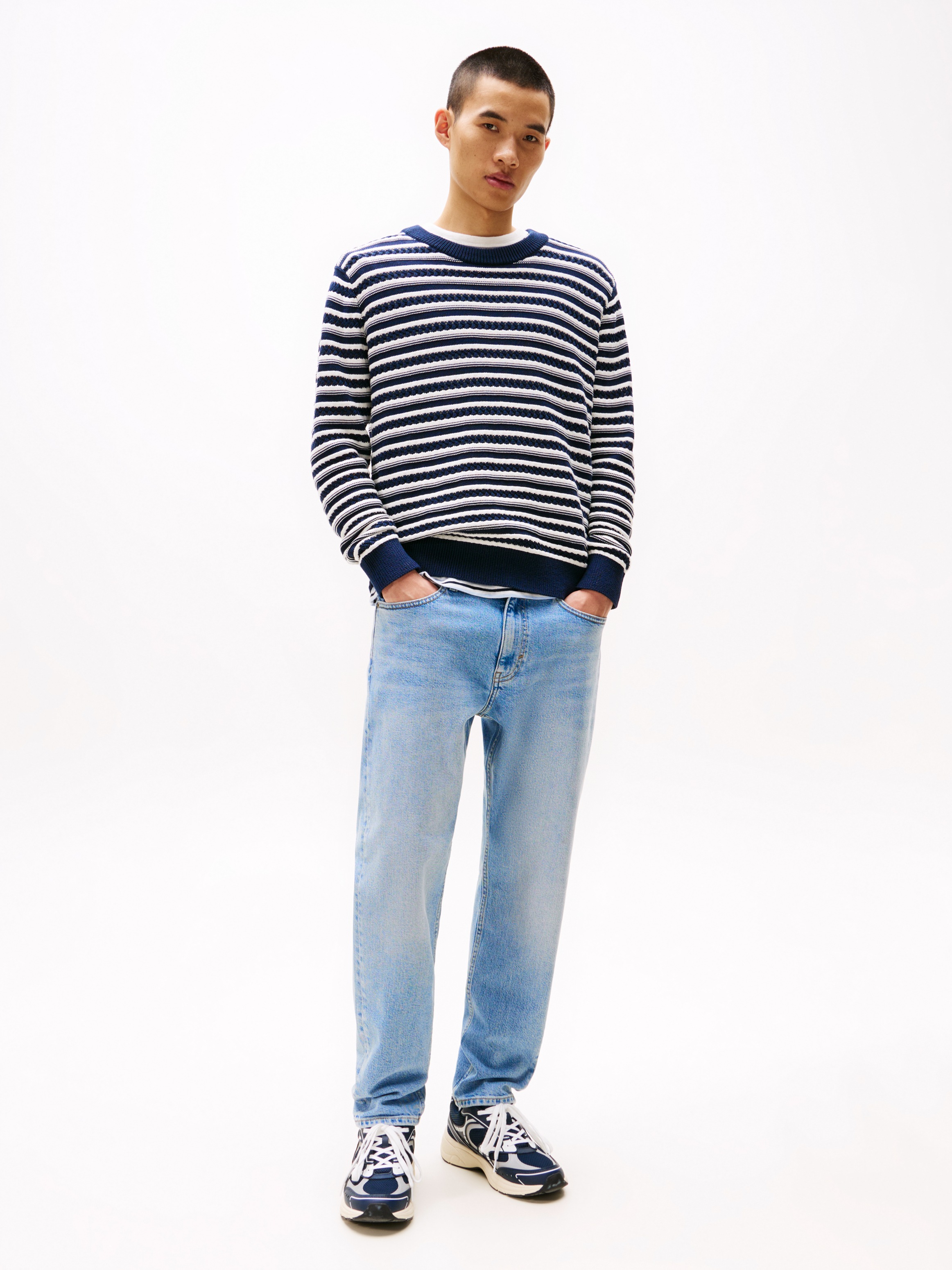 Tommy Jeans Gerade Jeans »Isaac Relaxed Tapered«, Mit Gürtelschlaufen