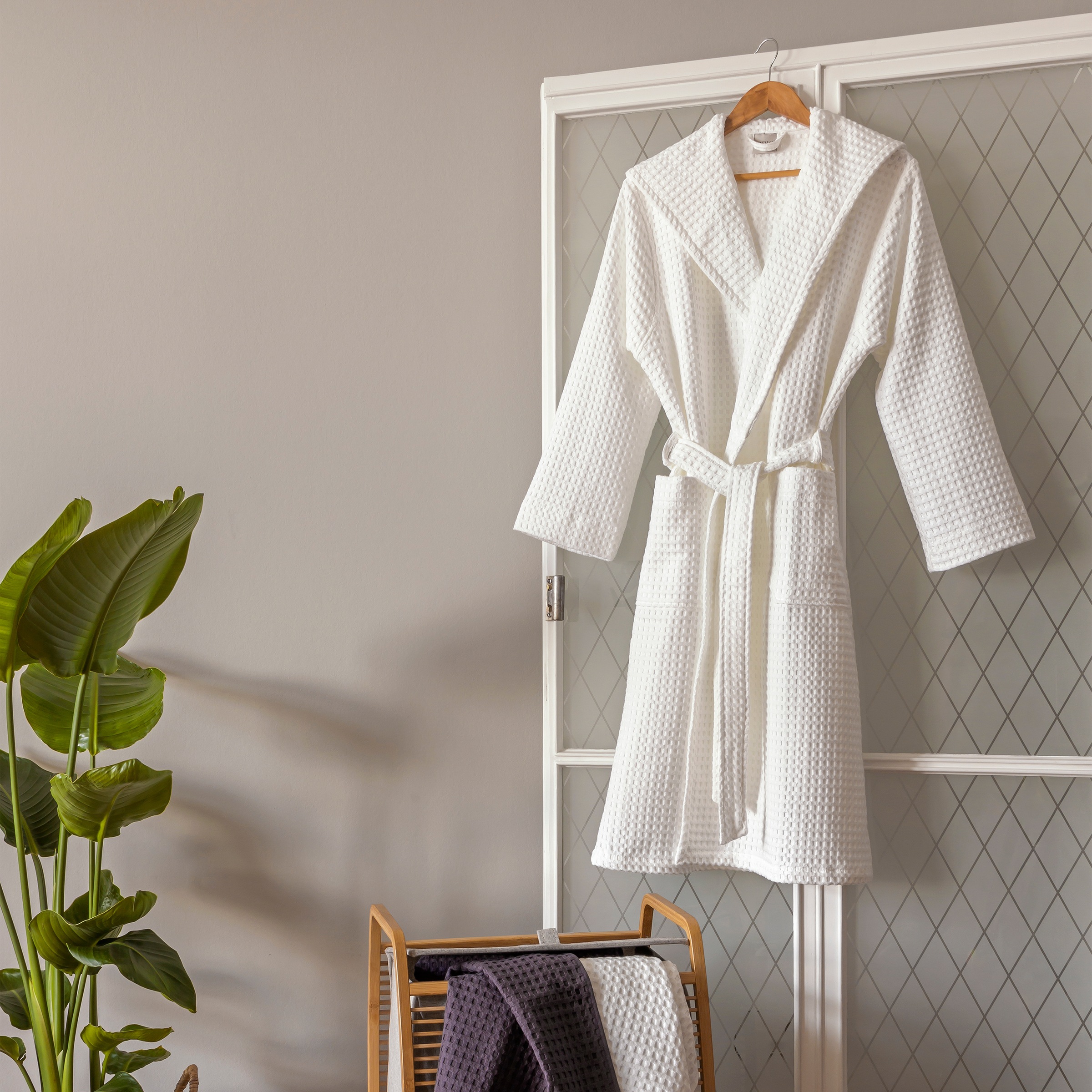 Möve Unisex-Bademantel »Piquée, ideal für Sauna & Spa, Hotelbademantel, Morgenmantel«, (1 St.), mit Kapuze