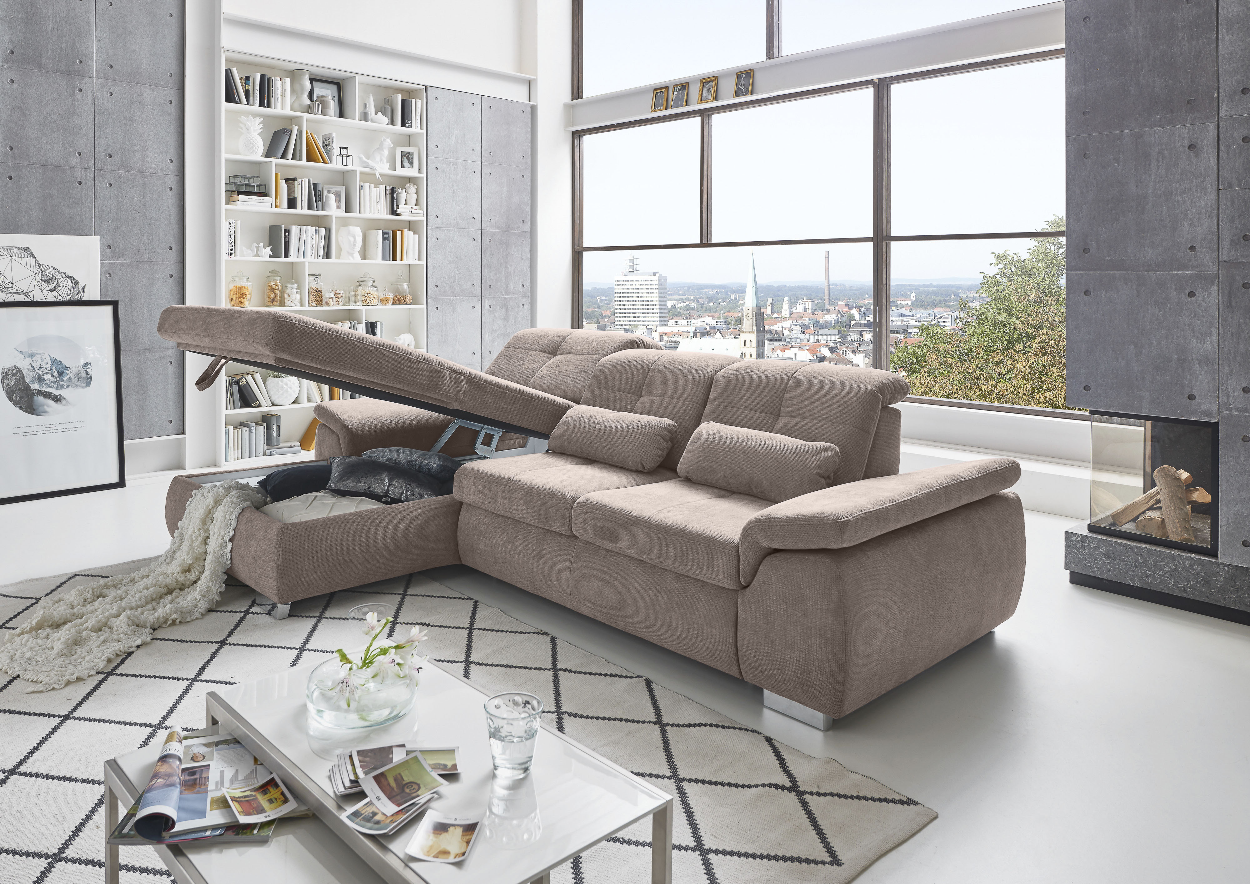 Die PlanBar Ecksofa "MP-IN16037 L-Form, Breite 289 cm, mit Federkern-Polsterung" mit Sitztiefenverstellung & Zierkissen