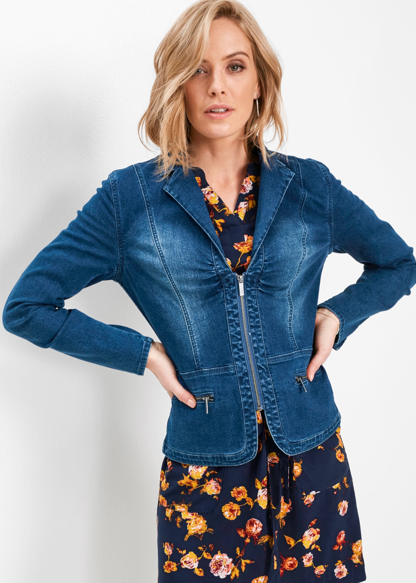 bonprix Jeansjacke aus Baumwollmischung mit Elasthan, figurbetonte Passform