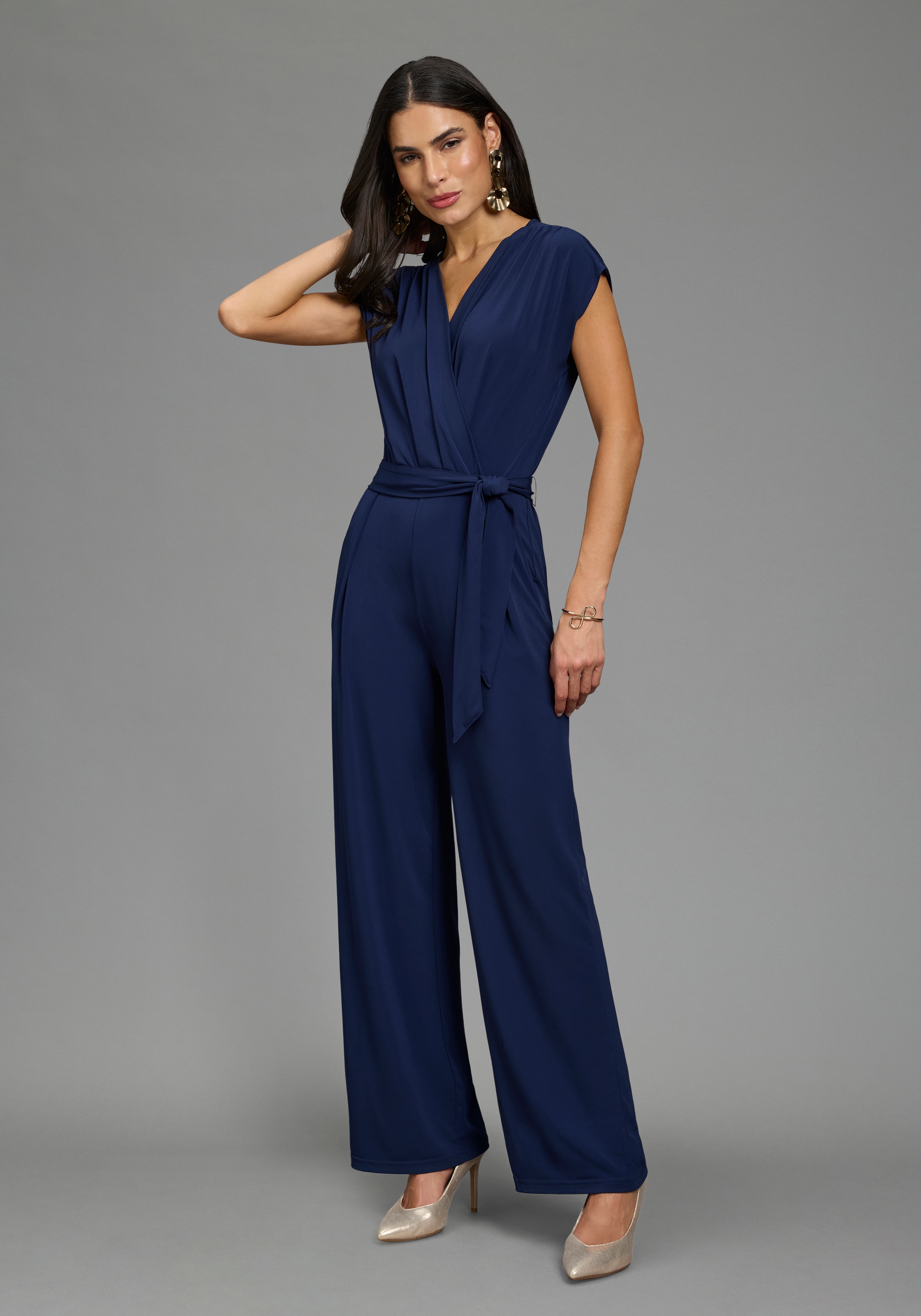 Laura Scott Jumpsuit mit Wickeloptik und Gürtel, aus elastischem Jersey-Material