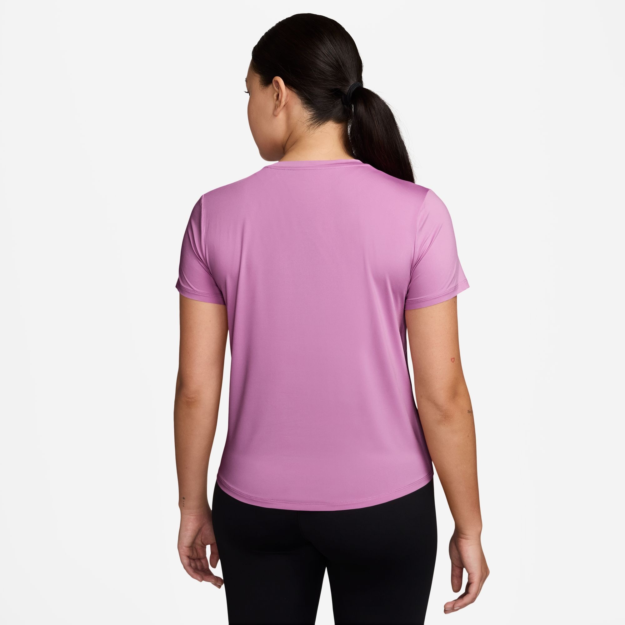Nike T-Shirt »W NK ONE CLASSIC DF SS TOP« sportlich, Kurzarm, für Fitness und Freizeit, Rundhalsausschnitt