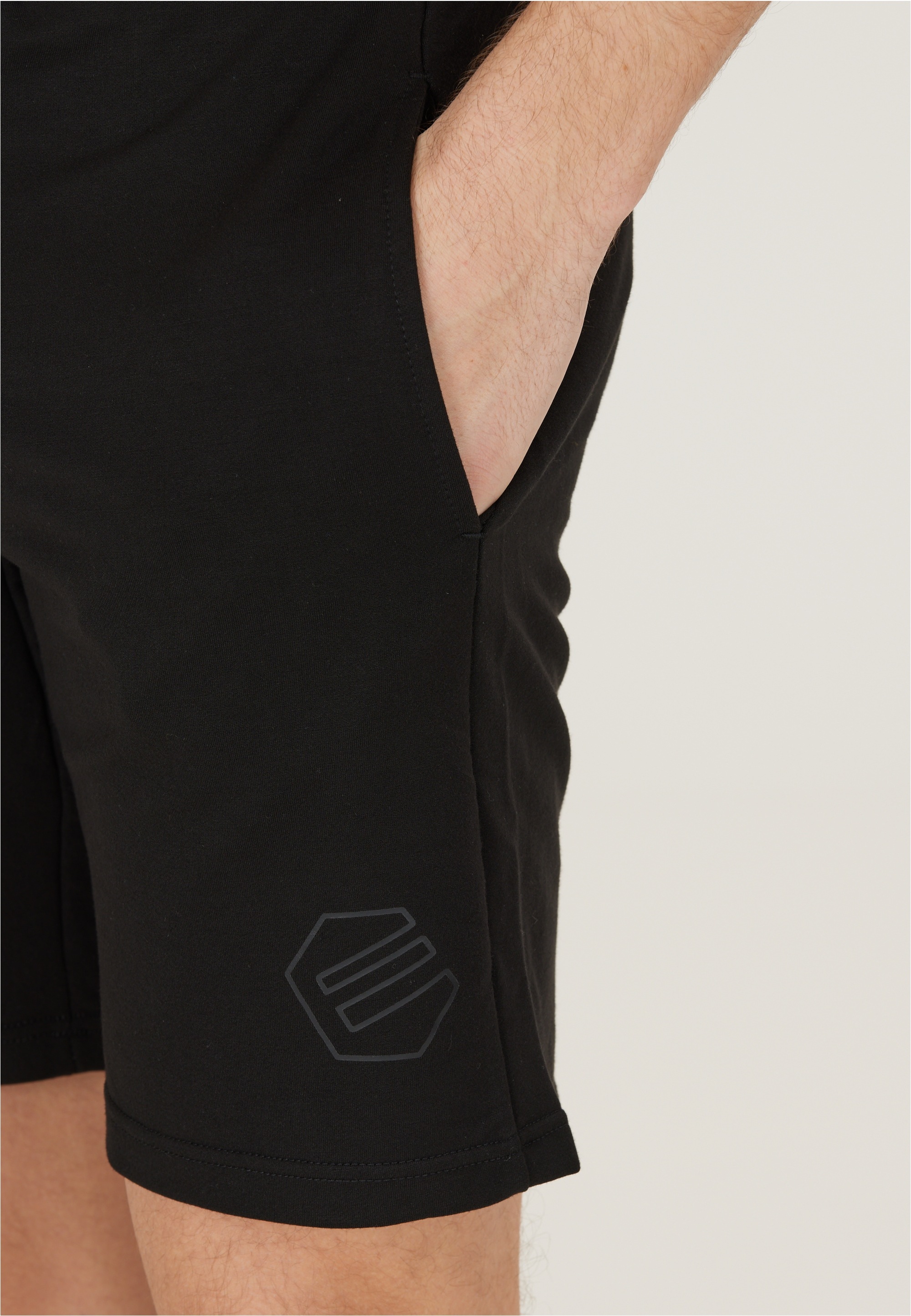 ENDURANCE Shorts »Prince«, mit kleinem Logo-Print