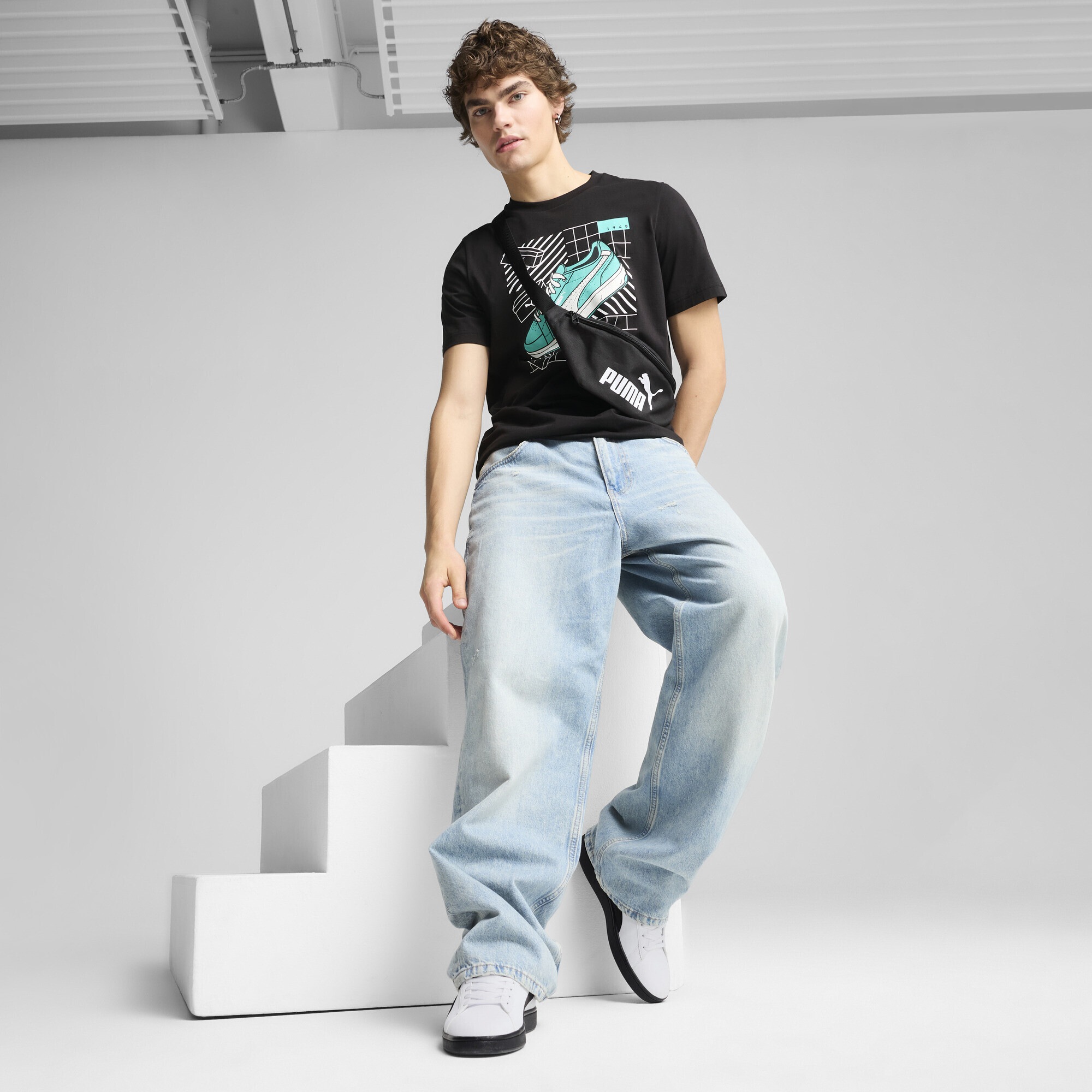 PUMA T-Shirt »Graphics Sneaker T-Shirt Herren«