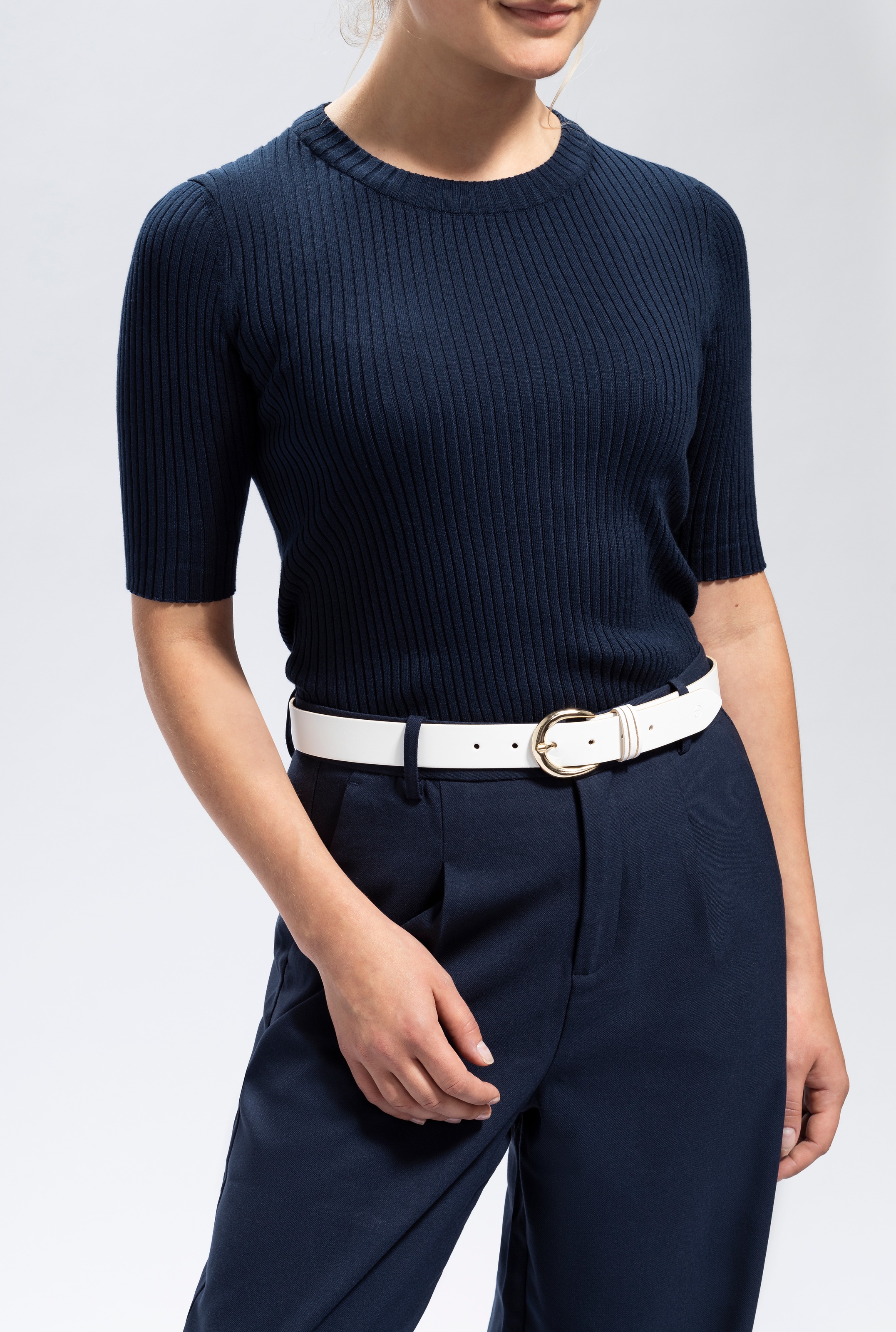 Tamaris Ledergürtel 3cm breit, schlichte Dornschnalle in Gold, dezentes Markenlogo