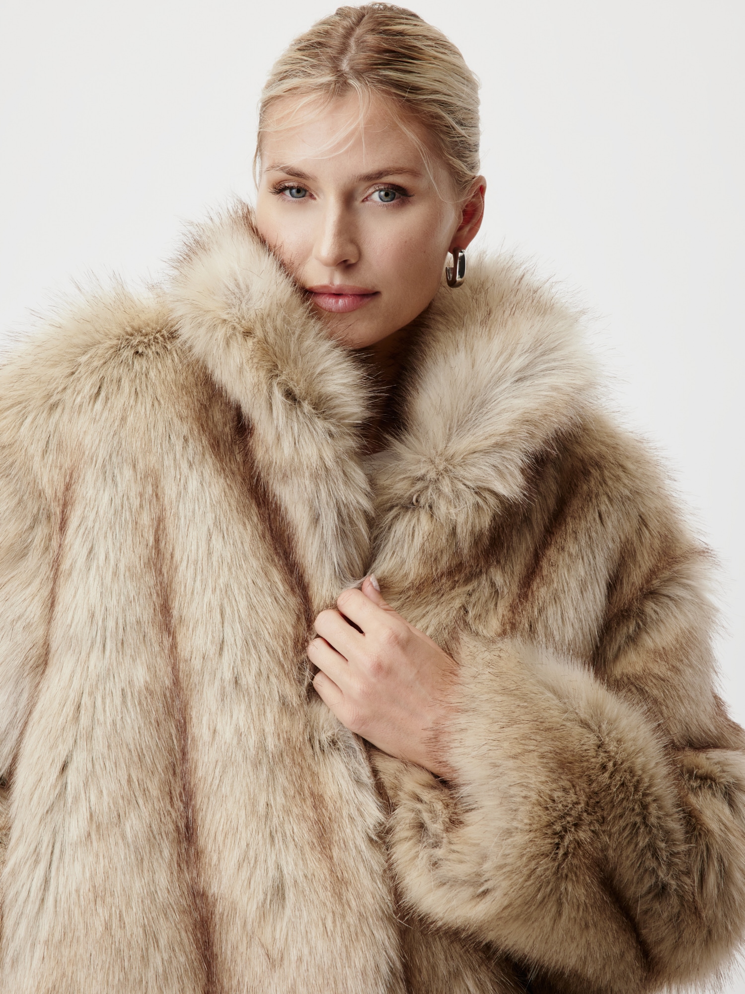 LeGer Fellimitatjacke »Fergie, LeGer by Lena Gercke«, ohne Kapuze, Regular fit mit Rundhalsausschnitt