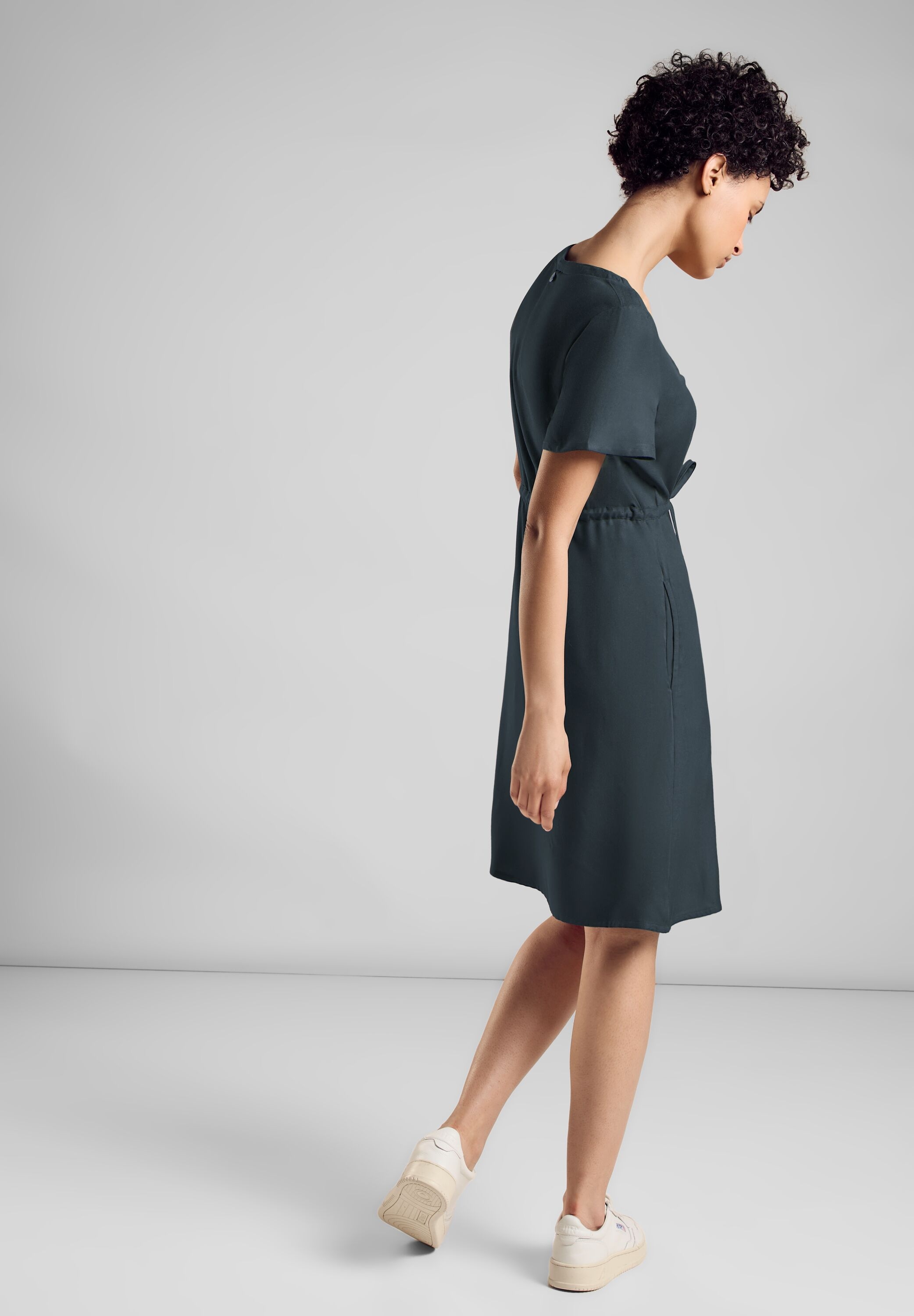 STREET ONE Sommerkleid, mit Tunnelzug an der Taille günstig online kaufen