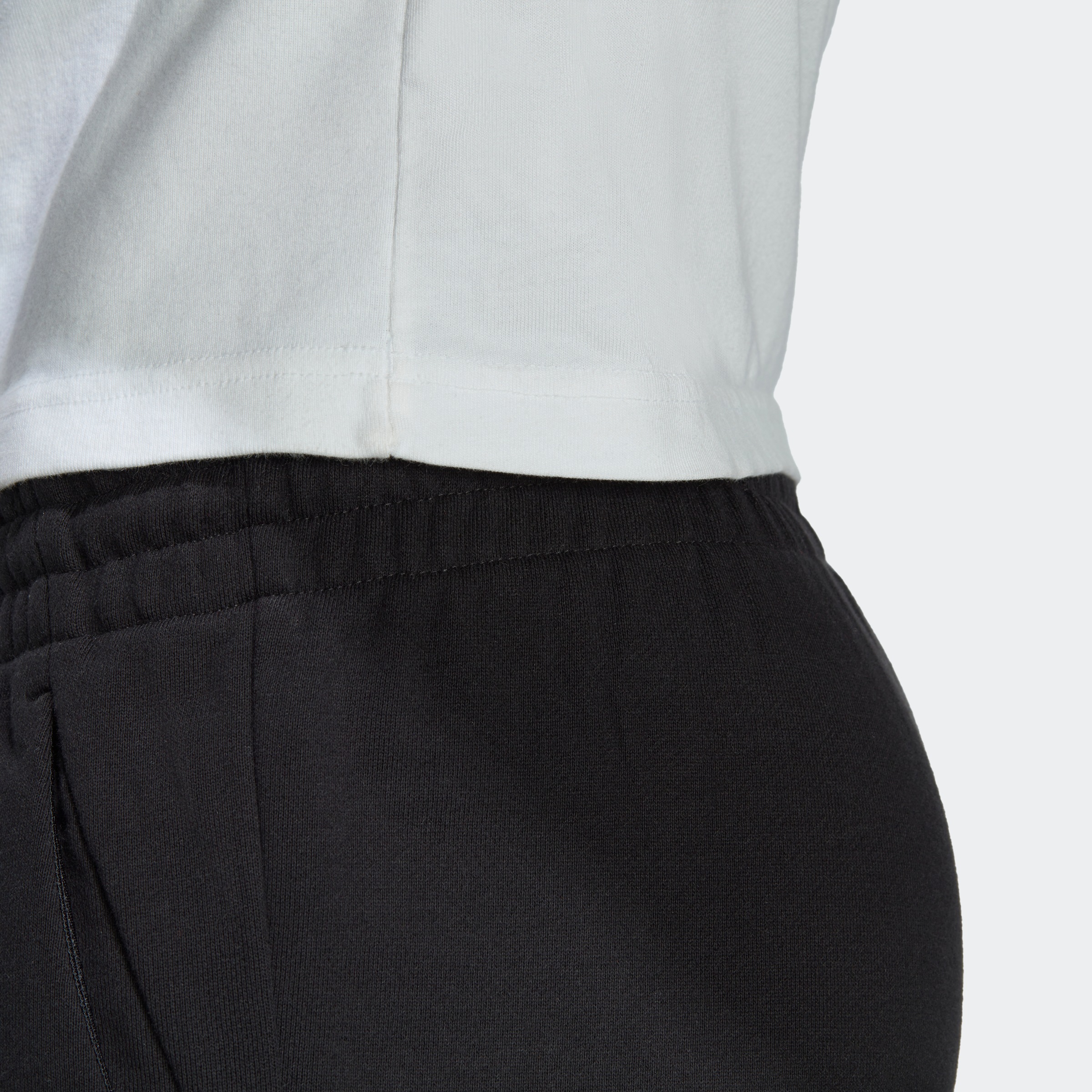 adidas Sportswear Sporthose »ESSENTIALS FRENCH TERRY TAPERED CUFF LOGO HOSE«, (1 tlg.)