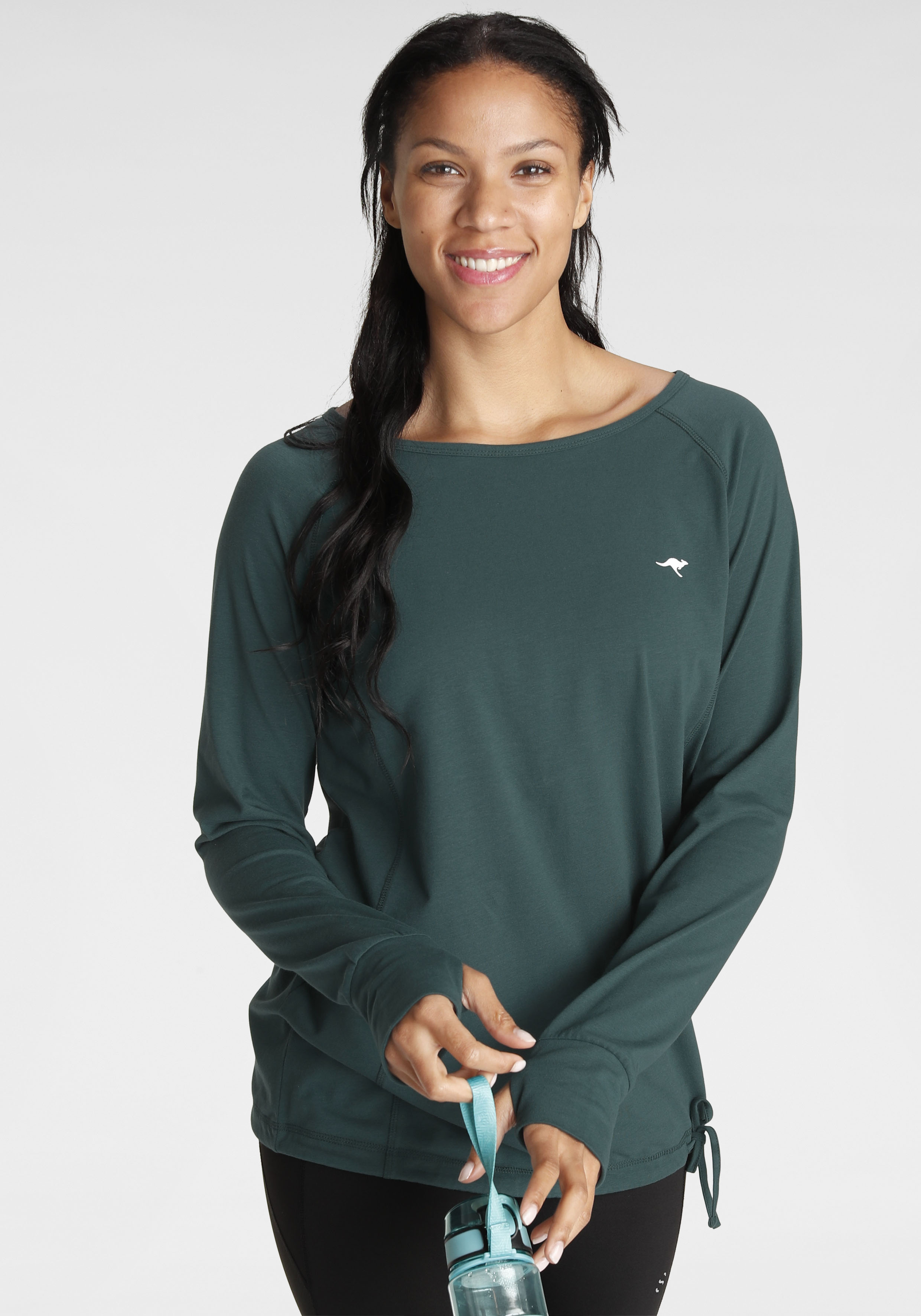 KangaROOS Langarmshirt mit Rundhals, figurumspielende Passform, hüftbedeckende Länge