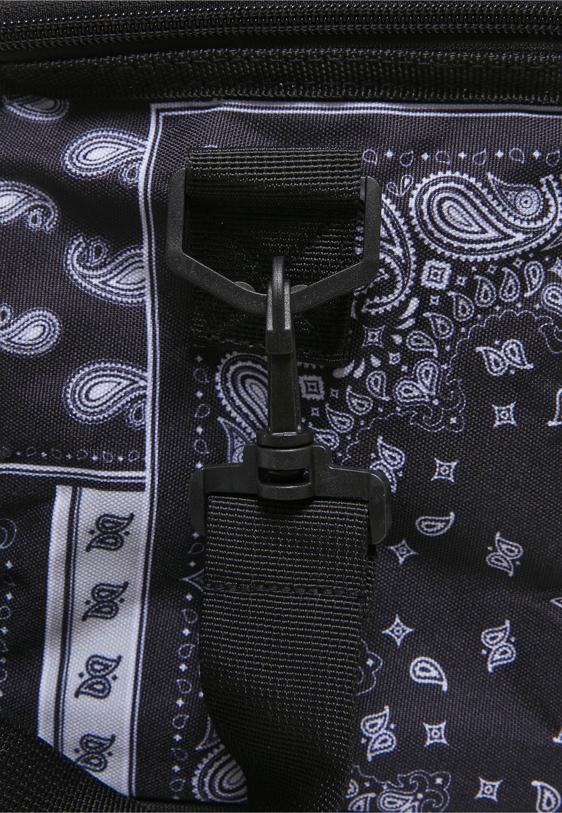 URBAN CLASSICS Bandana »Urban Classics Unisex Bandana Patchwork Print Cooling Bag« 1 Stk.