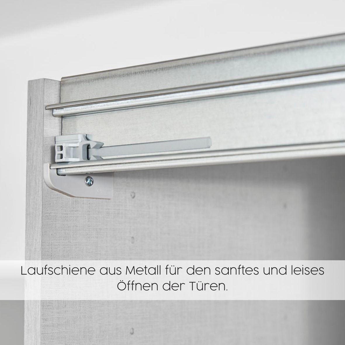 rauch Schwebetürenschrank »Kleiderschrank Schrank Garderobe AGORDO mit Dekor- oder Hochglanzfront«, (in zwei Griff-Farben), durchdachte Innenausstattung, in 4 Breiten und 2 Höhen MADE IN GERMANY