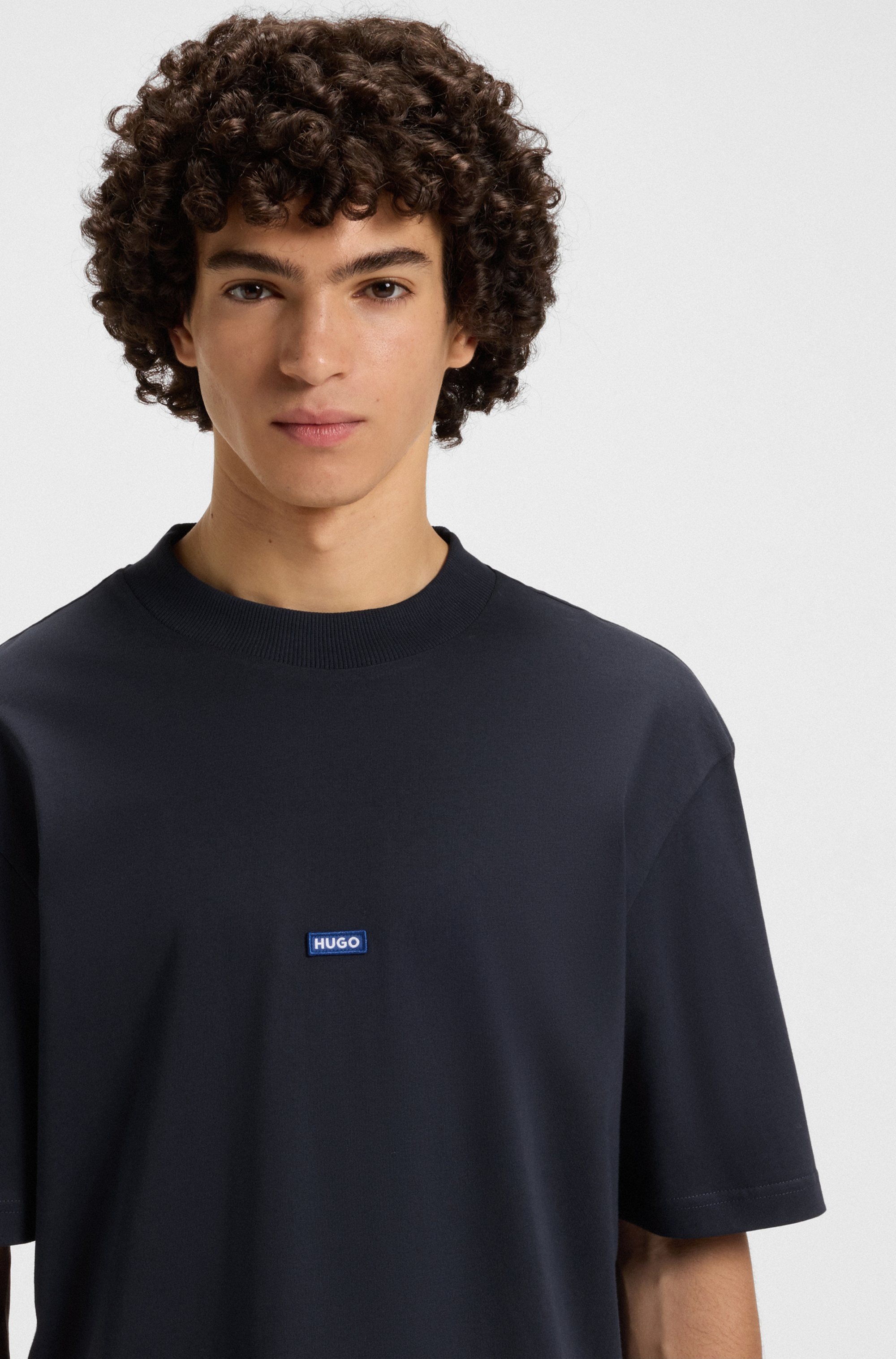HUGO Blue T-Shirt Nieros mit Logo-Patch günstig online kaufen