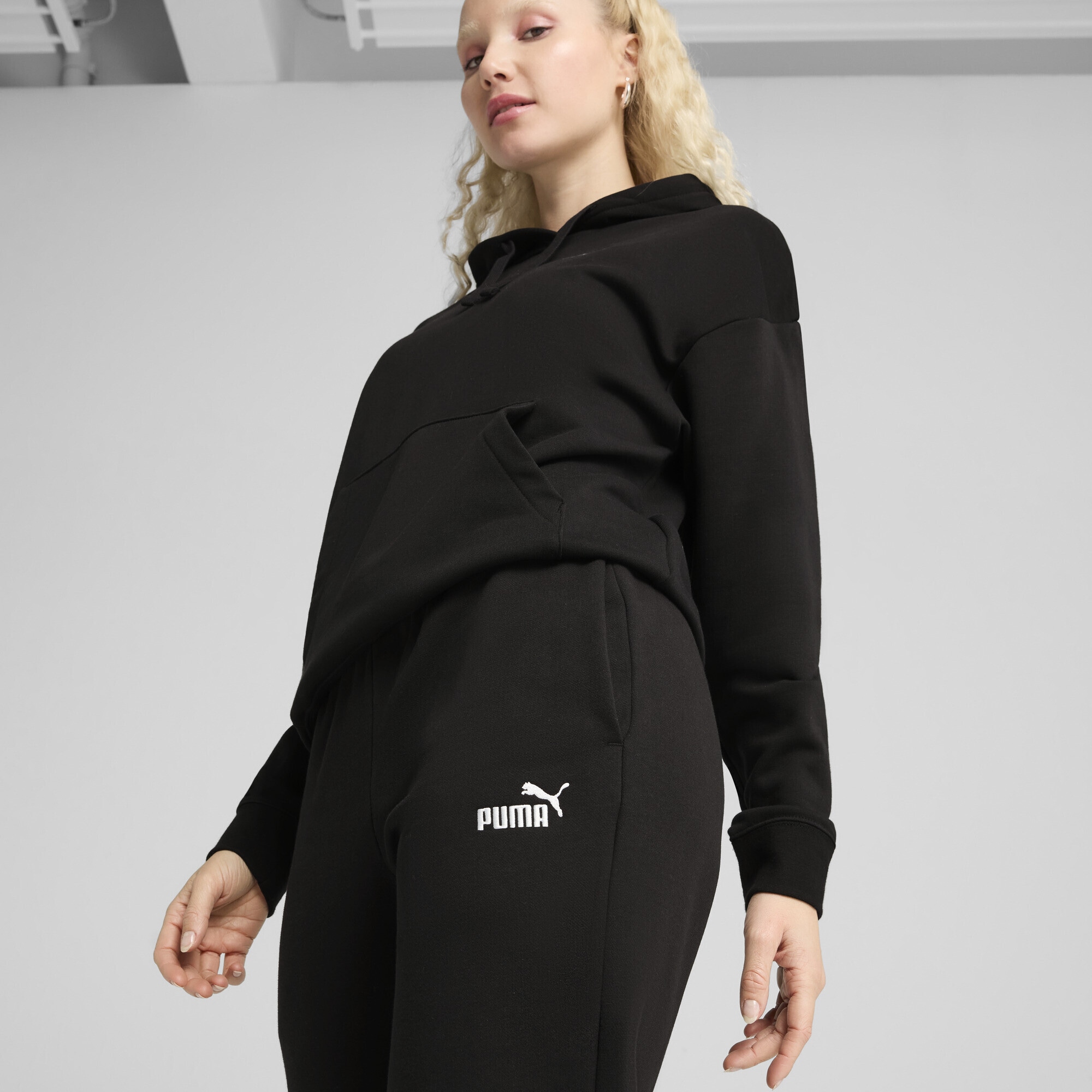 PUMA Sporthose »Essentials Small No. 1 Logo Jogginghose Damen«