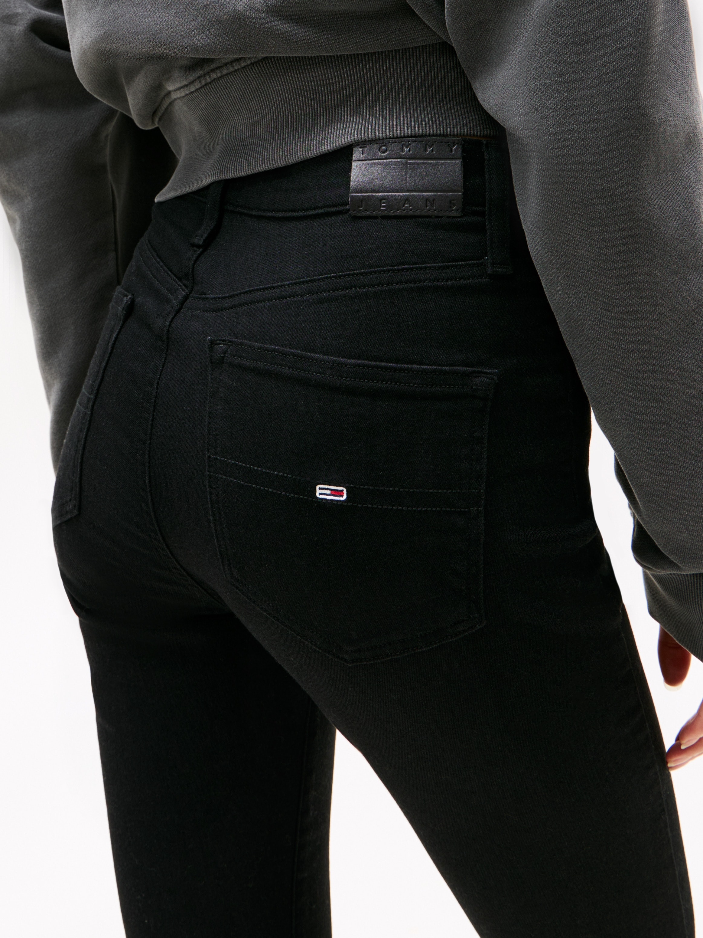 Tommy Jeans Skinny-fit-Jeans »Sylvia High Rise Skinny«, Eng anliegende Denim Jeans mit hoher Leibhöhe