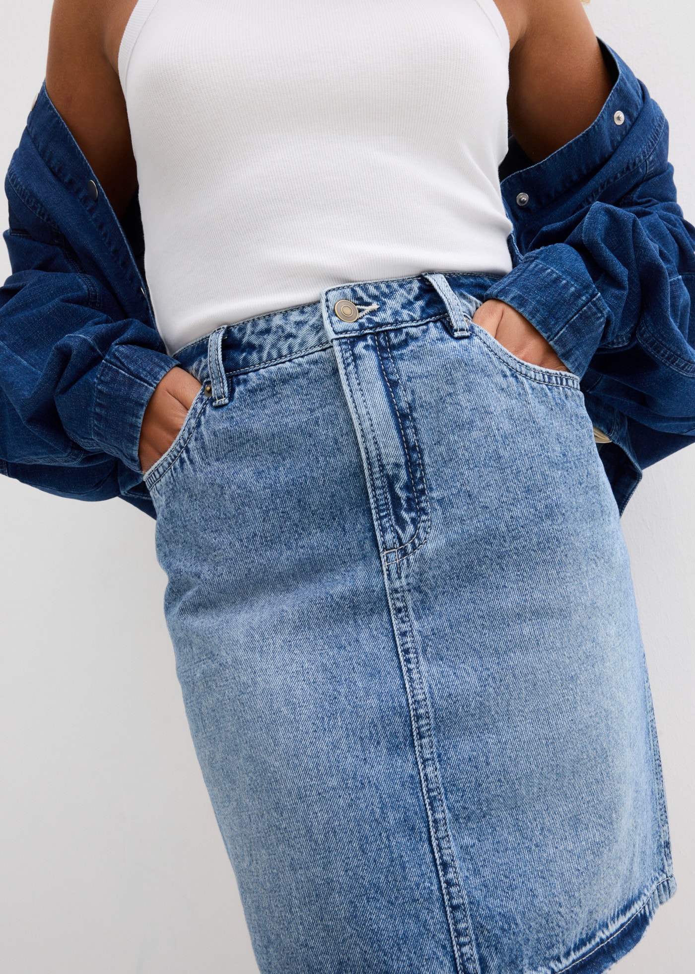 bonprix Jeansrock regular fit, mit hinterem Schlitz, aus Baumwolle